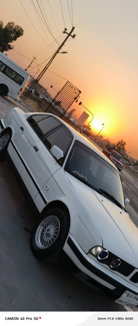 سعری خوار هەمووو بازار bmw 520i 1990 گیر حادیە
 ٢٧ وەرەقە مەجالەکی کەم
 ١١وەرەقە غەرامەی لەسەرە لەسەر کریاریە
پەنجە مۆرو بەناو کردن بەشەرت 
***********گەر موشتەرینی سەرم مەهیشینە لەگەر ریزم
گۆرینەوەش دەکەم لەسەر دل گرتن أربيل, العراق
