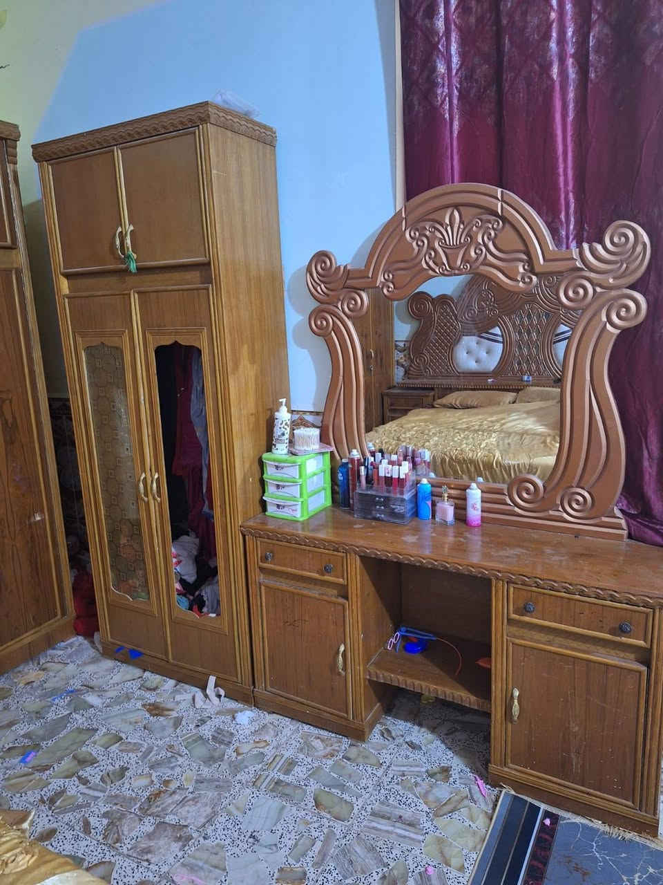 غرفه انجارة عراقية خشب اللبيع واسط التنمية 
***********
