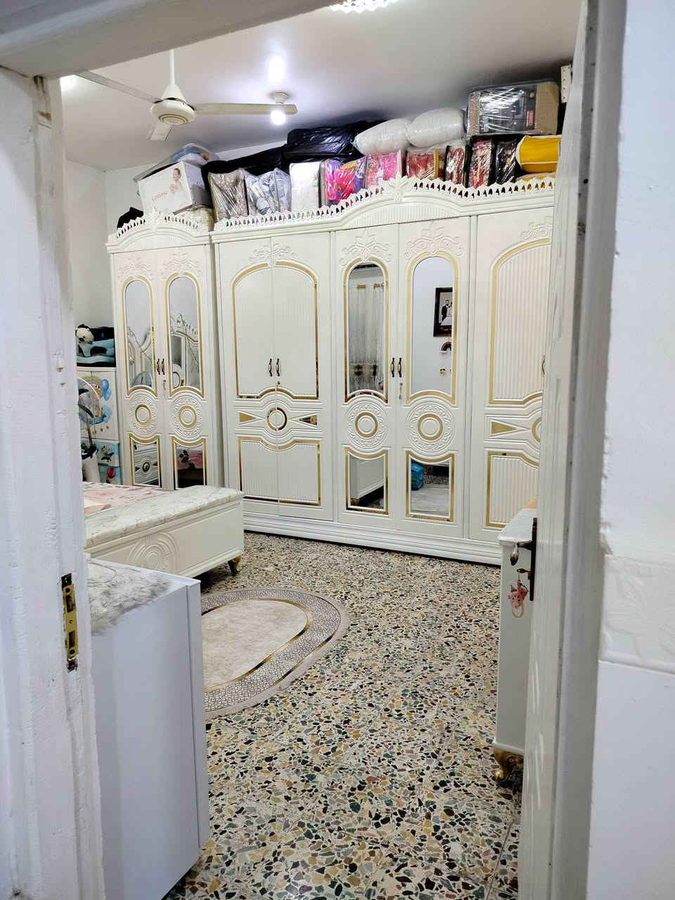 😍🔷دار سكن للبيع مساحه 300م حي الحكيم شارع سكلة الوادي 
😍🔷 الطابق الأول غرفتين وصاله ومطبخ واستقبال وطرمه وحديقه وصحيات 
🔷😍الطابق الثاني غرفتين وهول وصحيات 
😍🔷بناء طابوك وسكف صب طابو 25 ومرقم من بلديه 
يبعد عن الشارع 300م
🔷😍السعر 115وقابل لتفاوض 
😍🔷 للاستفسار ***********
