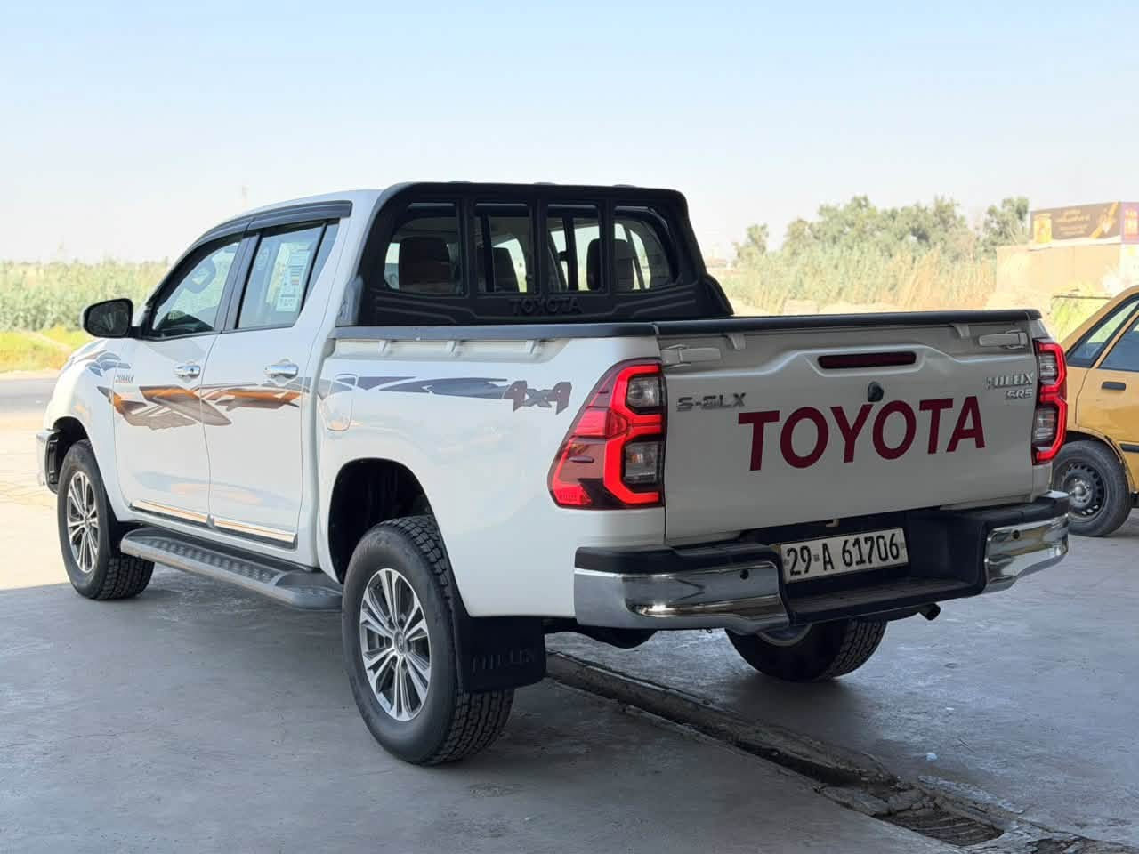 السلام عليكم
للبيع  تويوتا هايلوكس 2021 فورويل 4x4

اوتوماتيك 

سعودي باب الاول

بصمة وبصمة ابواب وياها اثنين بصمات مال شركه

تبريد قطعتين وتبريد كشنات وتدفئة كشنات

شاشه كبيره وكامره خلفيه وحساسات

مثبت سرعه

مانع انزلاق

دفلوك خلفي وامامي

وباقي المواصفات المعروفهه 

ماشيه 77  الف 

السياره جديده كلش وحلوه  

العنوان بغداد تقاطع النهروان

***********
