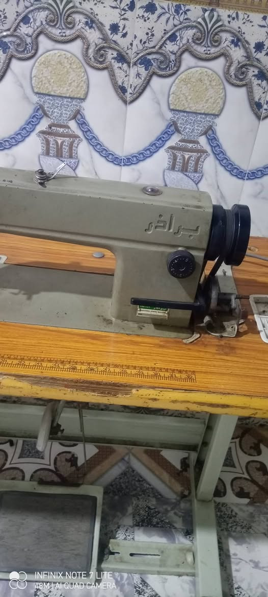 ماكينه خياطه للبيع شغاله سعر 200 العنوان بصره***********
