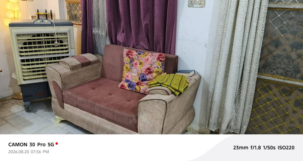 السلام عليكم..ديوان للبيع اربع قطع قطعتين بيها ضرر بسيط السعر 150 الف 
*********** واتساب فقط

