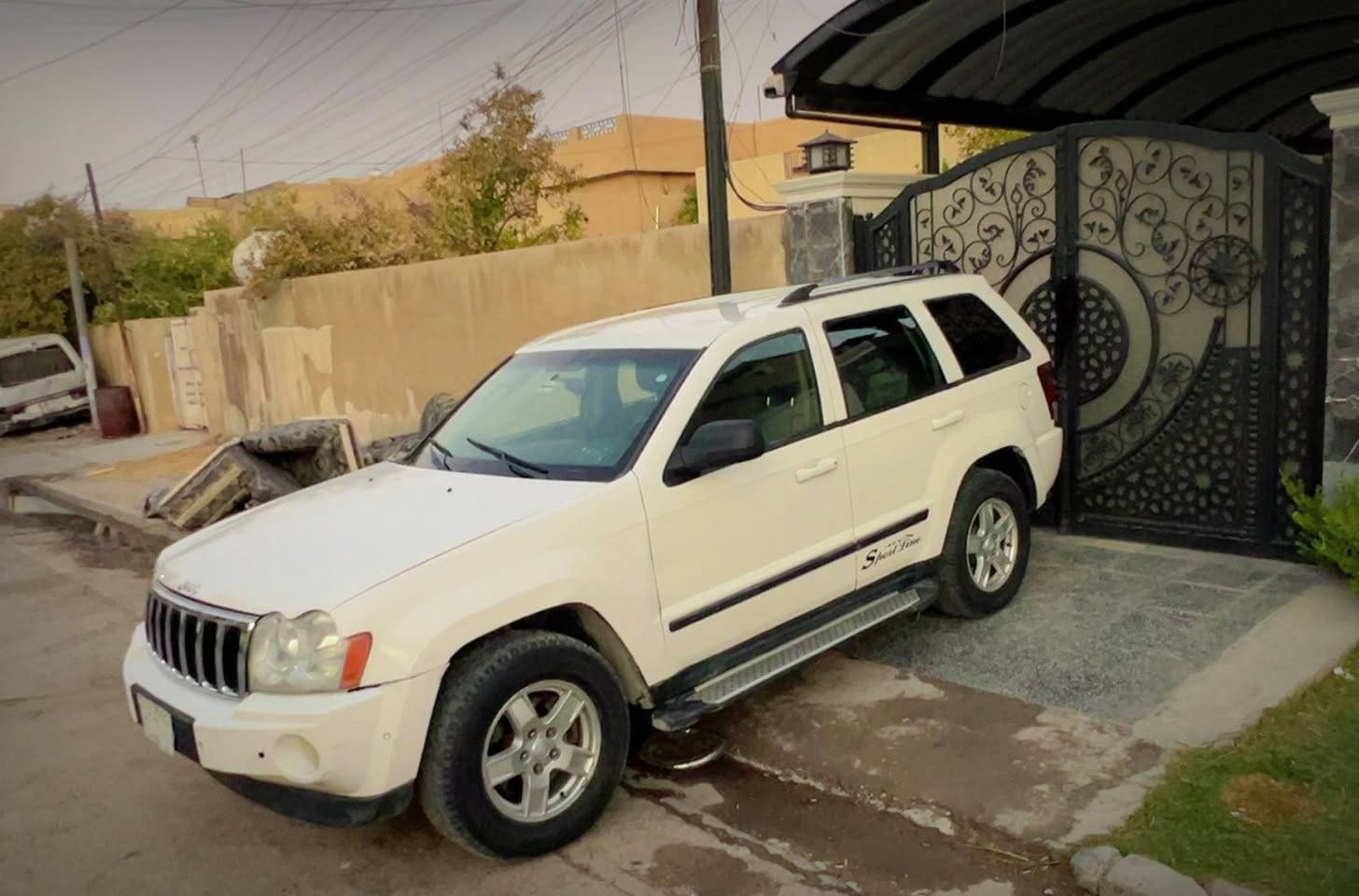 سلام عليكم جيب لاريدو 2008  بسعر 75 وبيه مجال

محرك V6 3.7L سته سلندر مرغوب كيرو محرك بشرط مامفتوح 
سياره نضيفه ومال جناي ، رقم مميز 
حادث الوارد جاملغ وبنيد  
وشويه صبغ في الجاملغ الخلفي 
مواصفات فول ، عده الفتحه 
فتحة -داخل اسود مطعم رصاصي  - كشن كهربا -
 كاميرا - تبريد مركزي - تحديد سورعة - بلاجكتور -
 - مراي كهربا اربع تاير و ويل بيلادي بدون نقص 
مكاني بغداد العامريه 
‭***********‬
