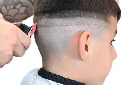 دورات حلاقه دورات حلاقه سعر الدوره 100 خلال شهر نخرجك احسن حلاق اتصل ع رقم ***********المكان كربلاء

نص مكتوب في الصور:
- 1.5