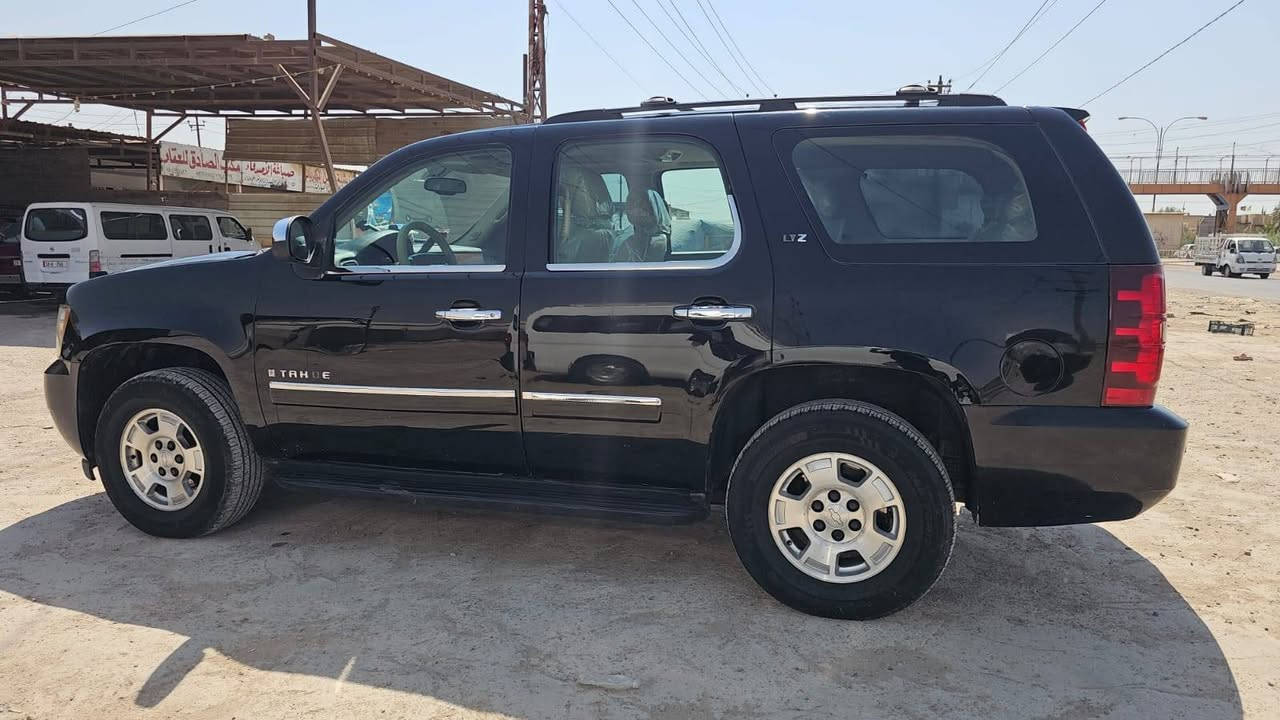 تاهوو 13 امريكي LTZ فوول
رقم بصره بأسمي 
سياره مكفول من المعجون والبارد
تبديل بابين خلفي بسبب خياسات فقط الله يشهد
محرك وكير خير من الله 
تخم تاير قبل يومين شاده 
تبريد ثلج،،، تشغيل عن بعد
كشنات كهرباء وخزن
جنطه كهرباء،، 
السياره بيها مكانات صبغ بسبب الجراد ابيعلك حزام
السعر 185   الله يشهد حيل متوازي ع البيع
المكان بغداد،،،،،، 
رقم الهاتف ،، ***********
