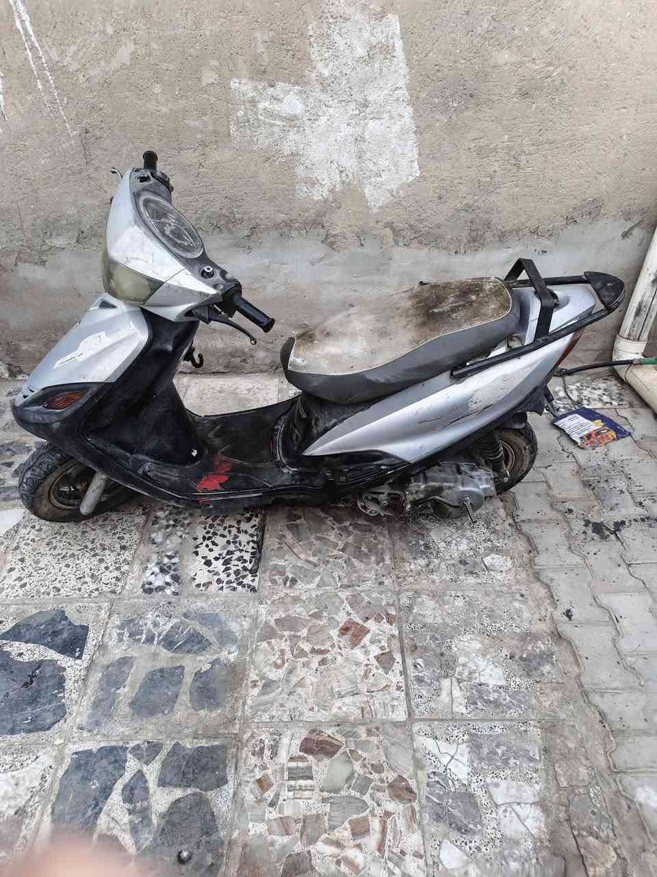 سلام عليكم دراجه نضيفه شغاله وراق كامله دراجه خير من الله انه ما عرف بيهن والله قيم بل لي يرضه بي الله وخذ مكاني بغداد حي نصر 
تصل ***********
وهاذه
بي وتساب ***********
