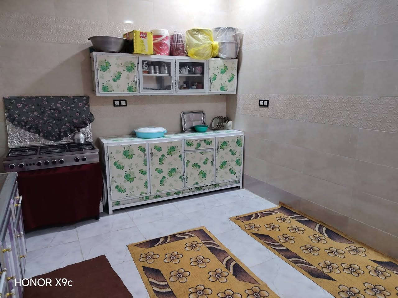 سلام عليكم بيت ومشتمل زراعي مساحه 330متر بنا طابوك صب كونكريت لبيت يحتوي على ٣ غرف وصاله ومطبخ وديوانيه وصحيات خارجيه وداخليه مشتمل غرفه وصاله ومطبخ وصحيات داخليه بنه جديد  بصوب بني ركاب قريب على شارع ٣٠ يبعد عن شارع ١٥٠ متر متوفر كل خدمات ماء وكهرباء ومولد سحب شارع ١٠ متر ستفسار أكثر تواصل على رقم ***********
