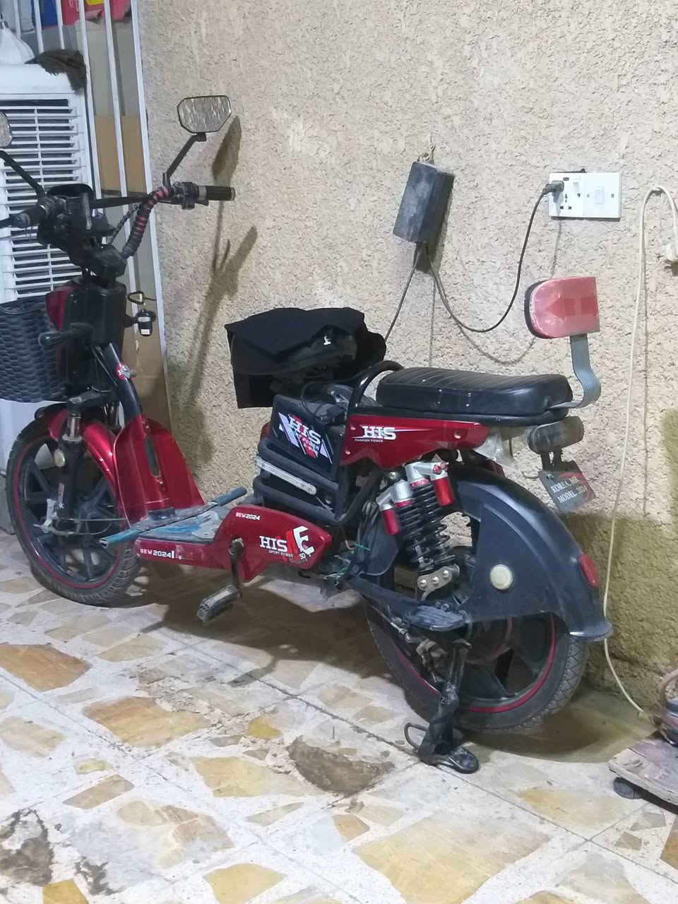 دراجة شحن. اخو الجديد. بطاريات جديدة.  ارقى نوعية بدلتهن.  كل عل البلاد.  السعر325. وبي مجال ت***********. بعقوبة 7نيسان
