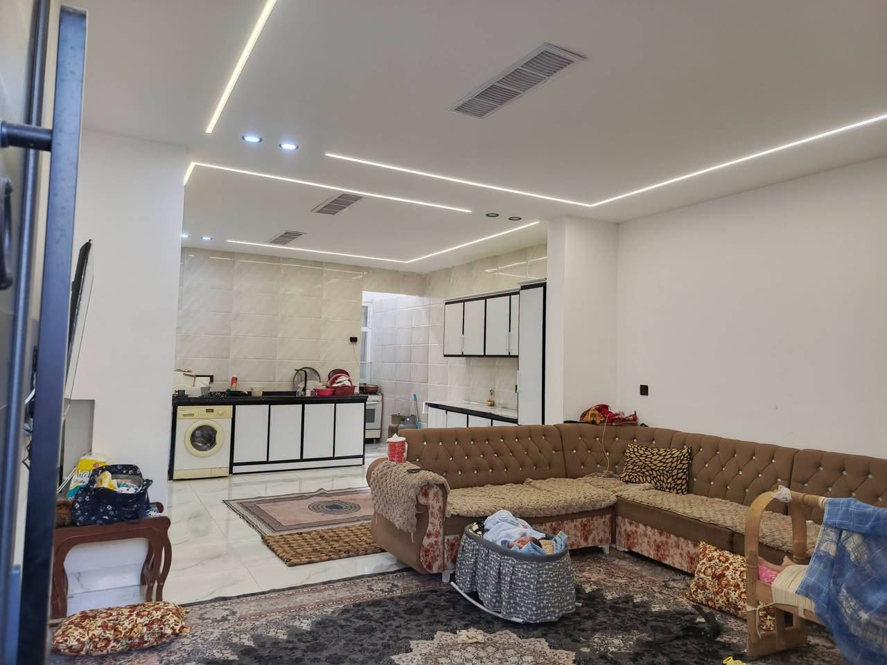 ☑️إعلان 
☑️دار للبيع رقم هويه بسمك 🏠

☑️موقع العقار شوراو 1 قرب أسواق سامان 

☑️طابق ونص 🏠🏠

☑️يتكون من غرفت نوم استقبال مطبخ مشترك درج ☑️خارجي طابق الثاني غرفت نوم 🏠🏠

☑️دكت مركزي 🏠🏠

☑️هول مطبخ مغربي 

☑️بناء حديث 🏠🏠

☑️استفسار عله الرقم ***********☎️
