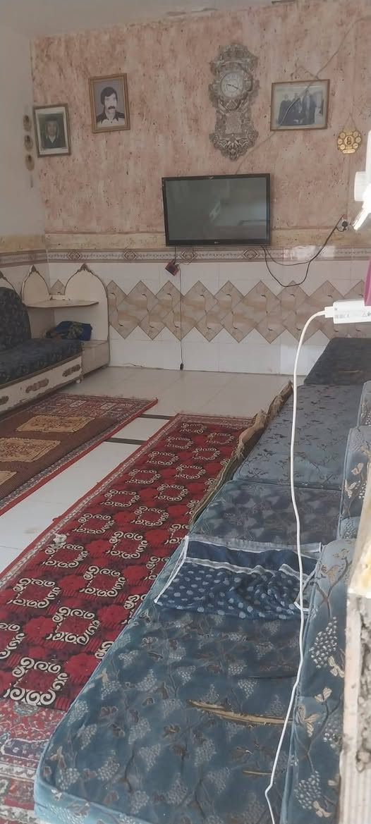 أدمن وافق سلام عليكم بيت للبيع مساحته ٣٠٠متر  قرار ٢٥شارع ٣٠السايدين بلفرع قرب مول أبو نور     ٣غرف نوم صاله عدد ٢ستقبال ومطبخ وكلدور وطرمه جبيره وحديقه يبعد عن تبليط ٧٠متر أو اقل ماء ومجاري جاهز  سعر وباقي تفاصيل لاتصال عل رقم ***********
