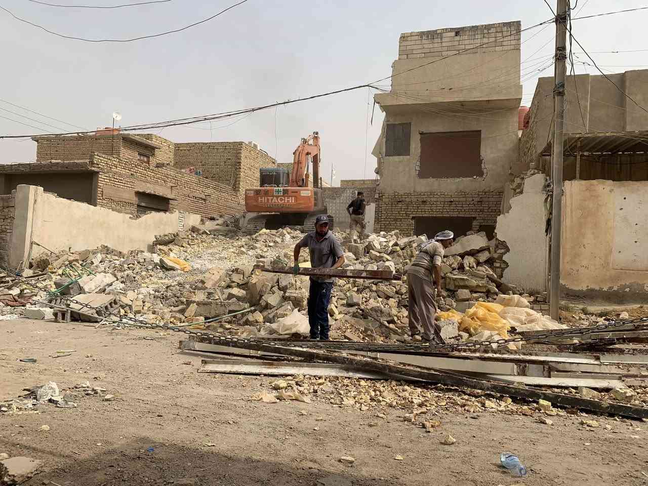 السلام عليكم تفليش دور وتجهيز قطعة ارض جاهزة للبناء بانسب الاسعار في العمارة الاستفسار على هذا الرقم***********
