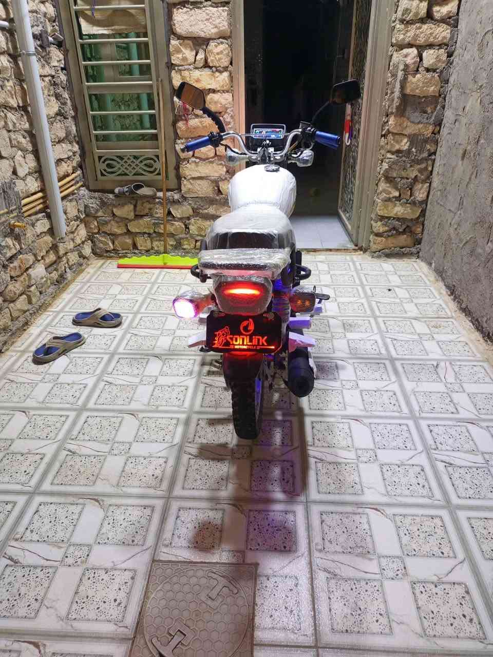 سونك 2025
محرك ضاغطه و زنجيل 200 

كهربئيات وشاير كله شغاله✅

وياله موس دبلات كله شغال ✅

محرك شرط ما محطوط عليه صبانه ✅

صالنصه بلاديه ✅

دراجه مامتعوبه خلاص شرط الشلعه ومعدل 

دراجه مال جناي تاخذه ربع ماتصرف عليه تضل عمر وياك 

 اسويلك مكاتبه اكفلك سرقه وكلشي

شرط جيب الف مصلح تفحص 

سعر 950وبيه مجال للشراي 

مكاني الرمادي التأميم

اتصال او واتساب ***********
