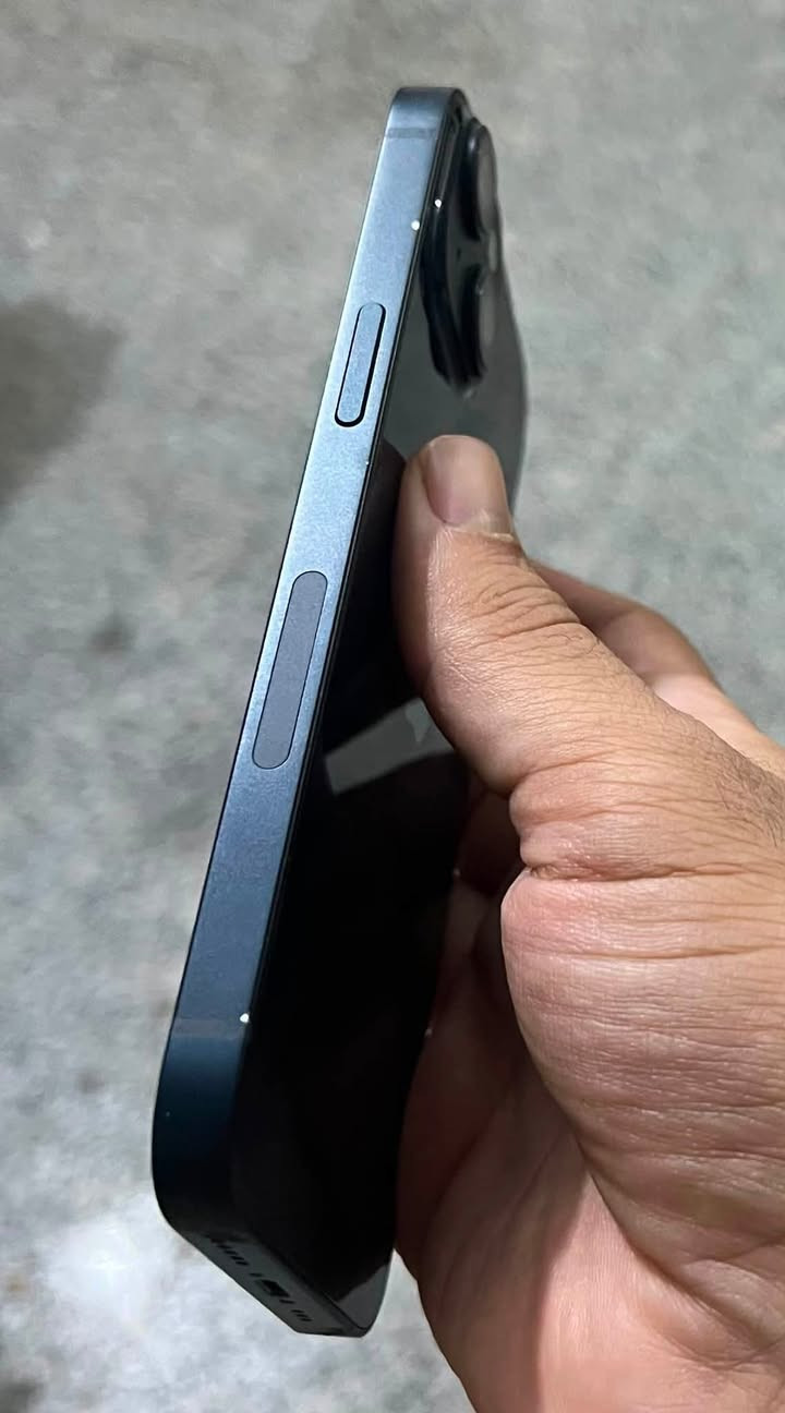 ايفون ١٤ ذاكرة ٢٦٥ بطارية ٨٥ شريحة الكترونية جهاز وتر بروف ما مبدل بي ولا قطعة كلشي شغال تمام الجهاز نظيف ومكفول من اي ضرر 
السعر ب ٤٧٥ وبي مجال بسيط 
ومتوفر توصيل ***********
