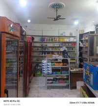 محل للبيع • ٦ عارضات • ٤ مجمدات