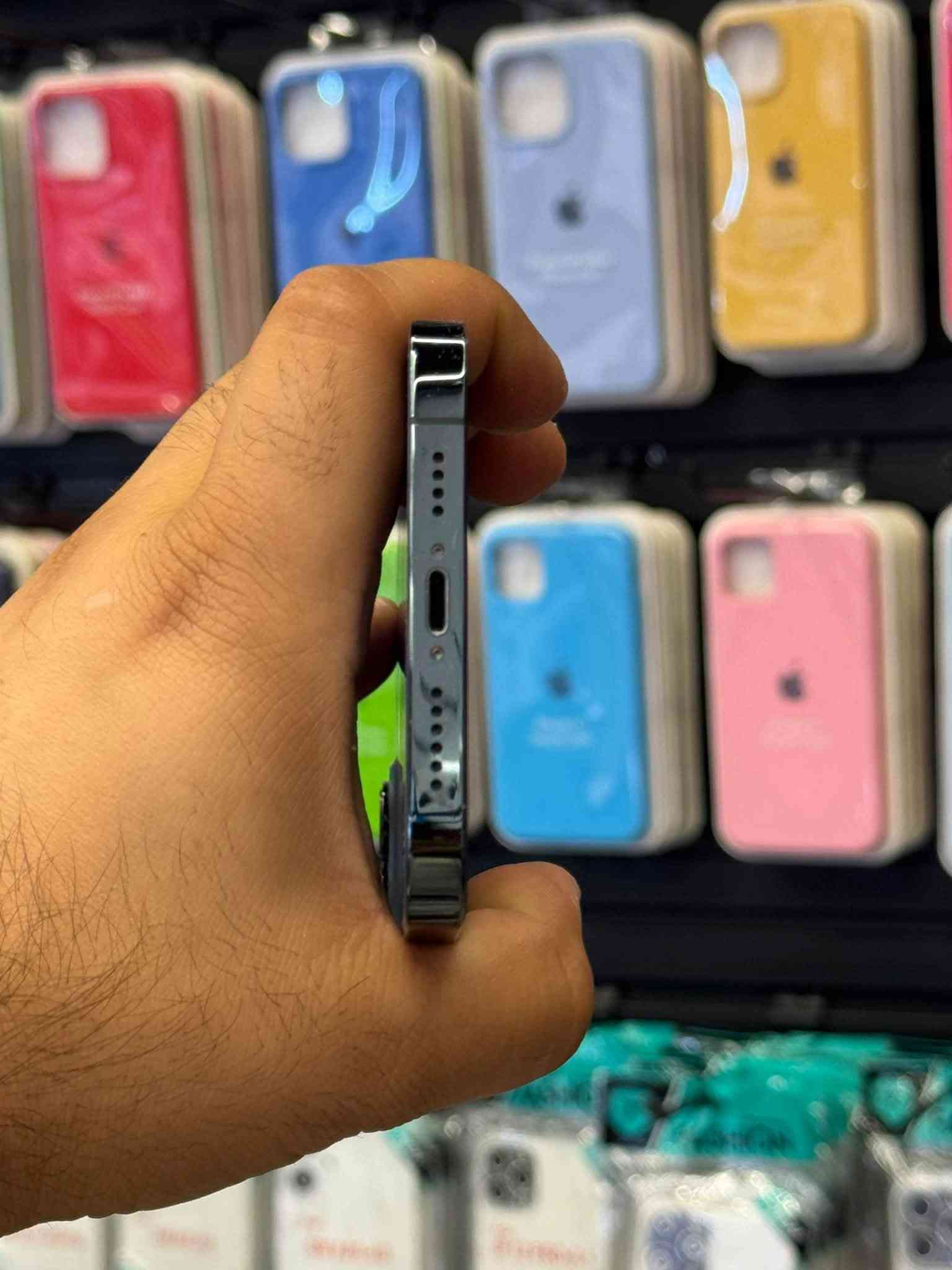 ️iPhone 12 Pro Max 512
ايفون 12 برو ماكس نيلي

ذاكره (512) نص تيرا

بطاريه 94‎%‎

نضافته 100/100

((تك سيم ))

موصل / حي السكر  

السعر خاص او اتصال

جهاز ماداخل اي صيانه 

توصيل ماعندي ماحبيت تاخذ الاحسن منه وانسب - نـَشاللۿہ 

***********

