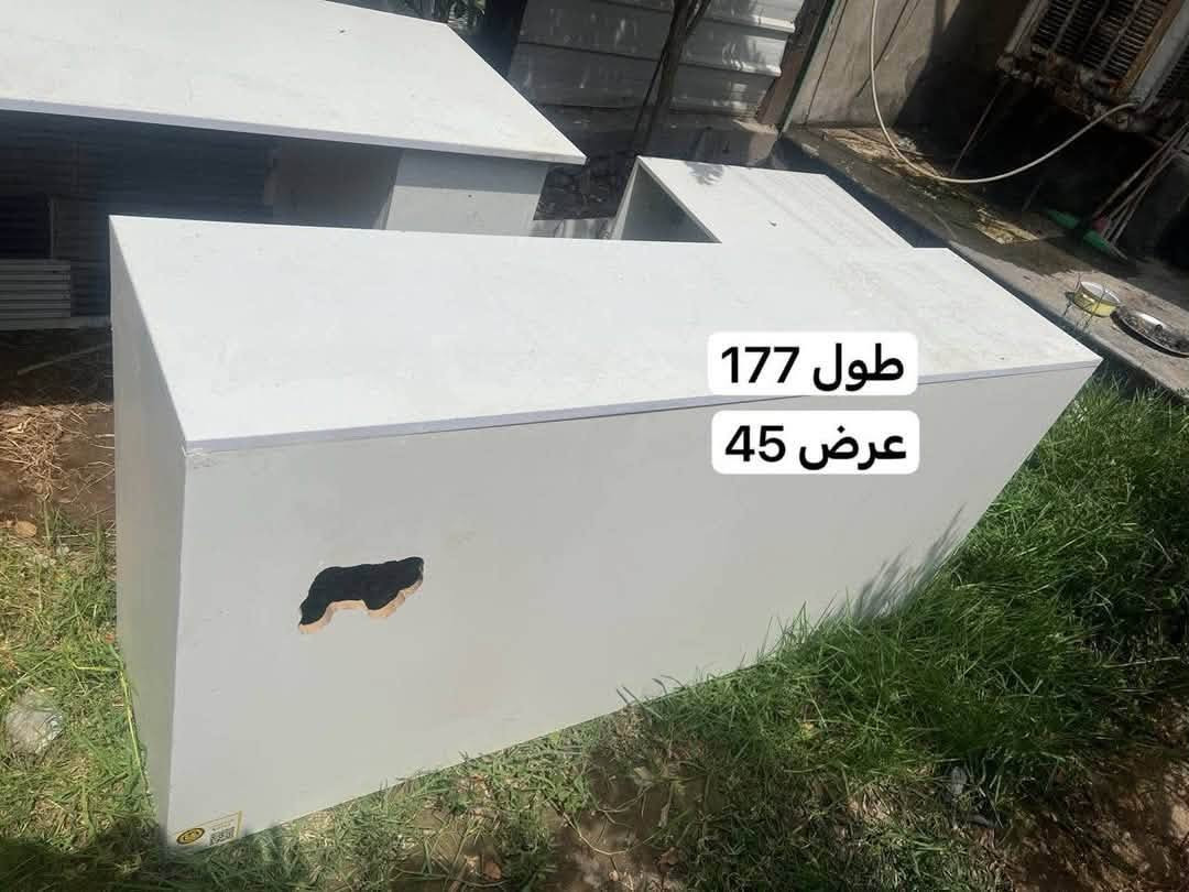 سلام عليكم 
ميز مكتبي نضيف شبه جديد  و رفوف 
سعر 300 الف قابل للتفاوض
المكان الشرطة الرابعة
***********
