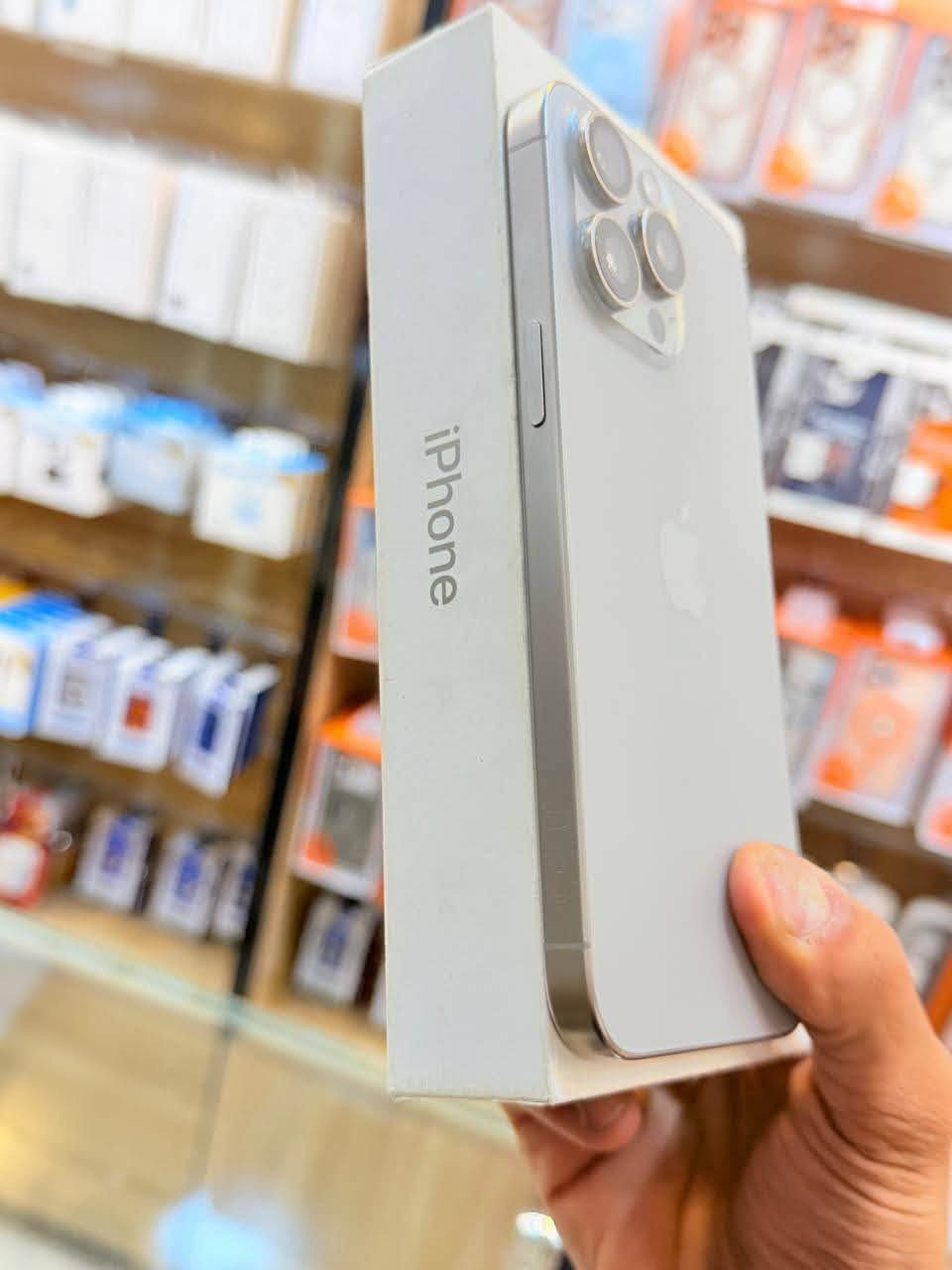 ايفون 15 برو ماكس 📱
ذاكره 256 بطاريه 95 نضافه 100‎%‎ زلغ مابي هو والجديد سوه نموذج M لونه المميز كامل ملحقاته وتر بروف وبلحاسبه كله نورمال وتر بروف يعني كلشي ممبدل بي وضمان وصل 5 ايام اي مشكله او عطل يستبدل فورا 
السعر مليون و75 🔥📲
العنوان بغداد البياع شارع 20 قرب 
مجمع دينار ونص مركز عيسى فون
📞***********
