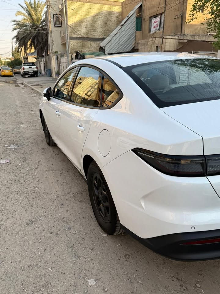 سيل فايف • ٣١ الف • شخط بالباب الخلفي