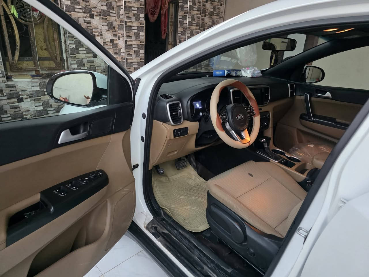 🚗 كيا سبورتج 2020 (وارد الشركة العامة) – بحالة الشركة! 🚗
سيارة عائلية بنظافة عالية ومواصفات ممتازة، استعمال بيتي خفيف وجاهزة للمشي وبدون أي مصاريف نهائياً ✨

​🔹 الموديل: 2020 (استلام الشركة العامة للسيارات)

🔹 المحرك: 2400 (عزم وقوة ممتازين) ⚙️

🔹 الاستعمال: استعمال بيتي شخصي (نظيفة جداً) 🏠

🔹 الرقم والأوراق: رقم بصرة باسمي، سنوية مجددة لغاية 2031 (جاهزة للتحويل فوراً) 📑

🔹 الضمان والكفالة: كفالة عامة شاملة، ما مفتوح بيها ولا برغي نهائياً (لا بالحدادة، ولا بالمكينة، ولا بأي قطعة بالسيارة) 🛡️

​⚙️ المواصفات والإضافات:

​طقم إطارات (تايرات) جديد بالكامل 🛞

​تبريد قطعتين ❄️

​تحكمات ستيّرن كاملة 🎯

​حساسات أمامية وخلفية 🚨

​نظام فرامل 4 ديسكات 🛑

​فول مواصفات عدا البصمة ✨

​🛣️ المسافة المقطوعة: 90 ألف كم فقط

💵 السعر: 190 ورقة ($19,000) قفل (الكَبِط)

💎 الحالة العامة: جديدة بمعنى الكلمة وجاهزة من كلشي للبرغي.

​📍 العنوان: البصرة - الهارثة

📞 للتواصل والاتصال: *********** 📱
