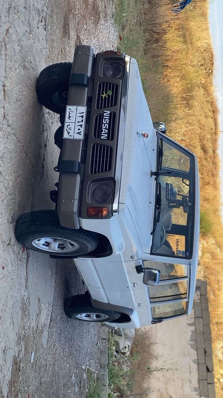نیسان پاتڕۆڵ تەخت. ئاڕمی پلاستیکی سليمانی ئاڕمەکەشی تازەکراوەتەوە بەشەرت سەیارەکە حیزام بۆیاخە شان و سەقفی بۆیاخی نییە داعم ولێدرانی نییە  گێڕو مەکینەی بەشەرت  مەکینەی تازە تەشفید کراوە بەشەرتی ١٠٠فیتەر کلاج وعەینەی گۆڕاوە بەشەریکە بیلادی لەگێڕ٣قریشکە ئەکات   ناو داژبڵ و بەردەرگای زۆر جوانە  چوار تایەو ویلی تازەی لەژێرەسەیارەکە زۆر جوان و بێ مەسرەفە      گێڕ و مەکینە و دەبڵئەکسل و شانسی بەشەرت 
سەیارەکە لەسليمانییە  
 
66$   گەڵاو معامەلە  
***********
*********** السليمانية, العراق
