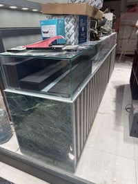 ديكور محل ذهب للبيع. مستعجل عله بيعته. قيم وخذ تواصل 07768466809