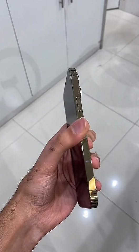 ايفون 13 برو ماكس جهاز  كفاله من شخط جهاز شاصيه شخط مابي مبدل شاشه شرط اصليه فيس ايدي شغال بطاريه 75  ذاكره 256 سعر 475 لل استفسار ***********
