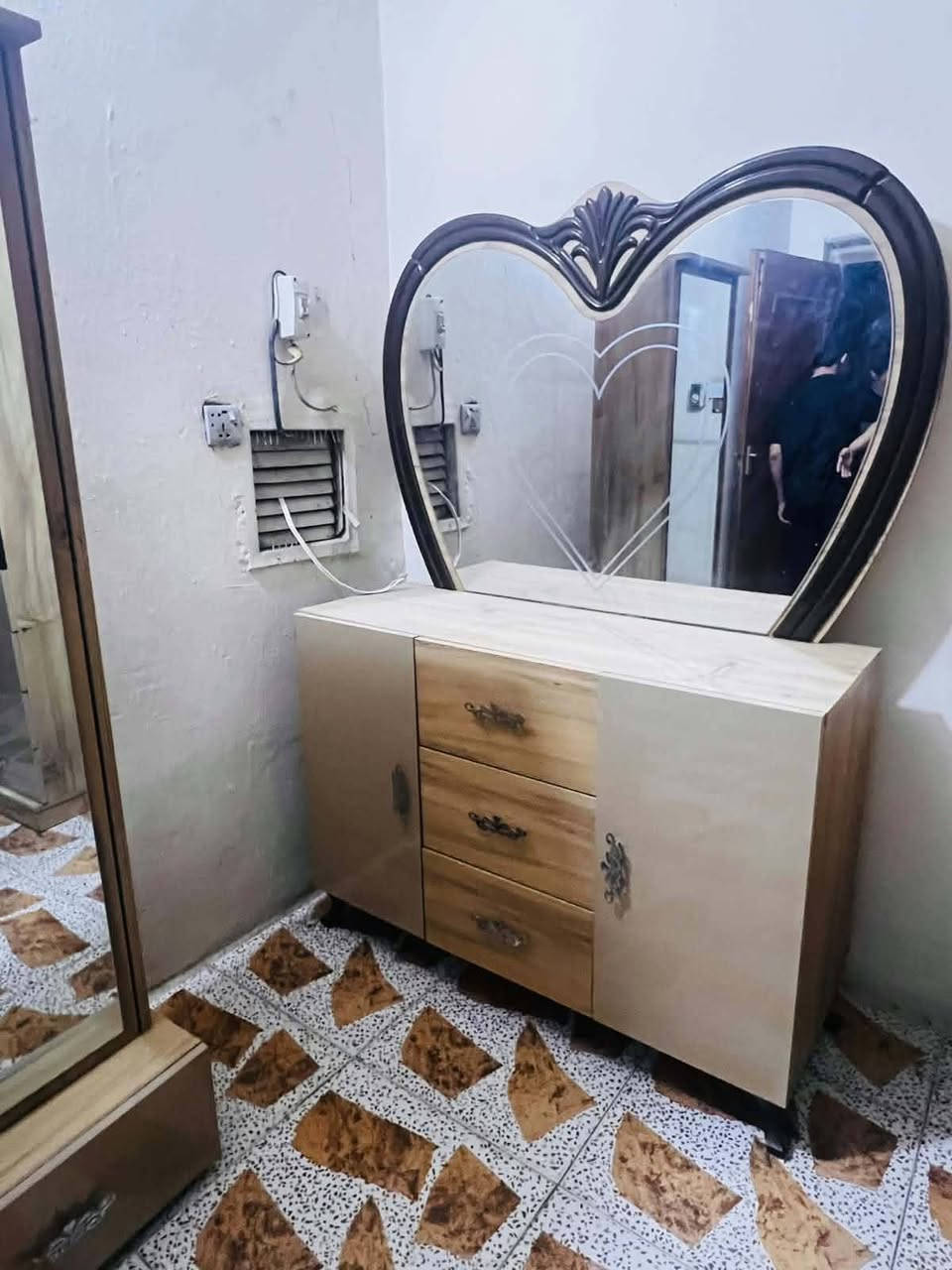 سلام عليكم شعدك غراض دواوين تخومه غرف نوم تركي عراقي غراض منزليه اشتري لاتصال ع الرقم *********** او مراسله الصفحه
