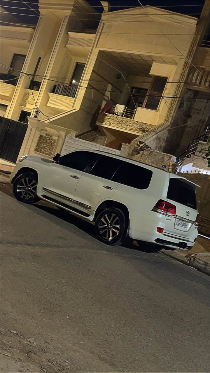 لاندكروز GXR • ٢٠١٧ • ٢٢٠ الف