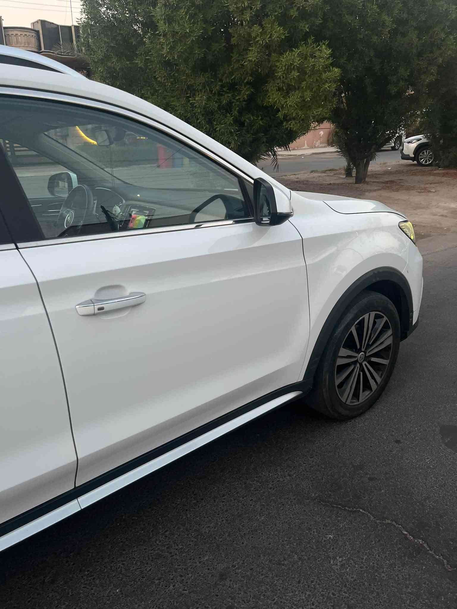 Mg rx5 
موديل 2021
ماشية 71000 كيلو
مابيها أي ضرر ولا حادث فقط چاملغ ايسر شبر بارد 
حدادية صدر جديدة وسنوية جديدة وارقام انگليزي جديدة هذا الشهر طلعتهن
تبريد ثلج+مابيها أي رصعه 
(المحرك 2000cc تيربو)
السعر 115$ وبيها مجال لليجي يشوفها
***********
موجود واتساب للاستفسار

