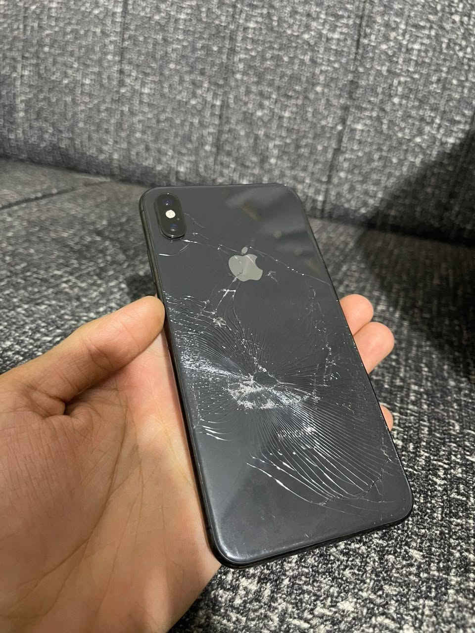 ذاكره 256
بطاريه 100مستبدله نوعيه زينه 
شاشه بلاديه 
جهاز ما بيه اي خلل ولا اي شكال فقط الضهر مكسور جهاز بيه لزكه مال تلفون مفطوره من تجي وتكلب اشلع الك الزلكه وذا لكيت شخط واحد بل شاشه انزلك منه كد ما تريد 
+فيس ايدي ما يشتغل 
سعره 150وبيه مجال حك الجيه 
مكاني بغداد الشعب حي البساتين 
رقم الهاتف ***********
