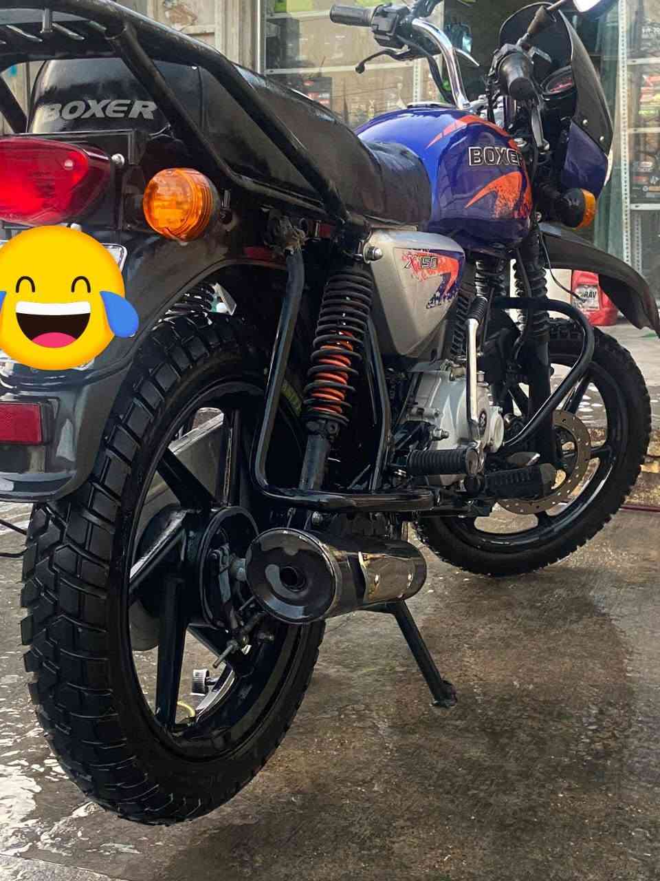 سلام عليكم شباب 
دراجه بوكسر موديل 23 نضيفه كللش و مكفوله كفاله عامه ما مفتوح بيها برغي اكرر نظيفه كلشششش
لوحات انكليزي باسمي ثاني يوم احول الك  
المكان ـ المشتل   
      الشراي يتصل و بخدمته المو شراي ليدوخني 
***********

