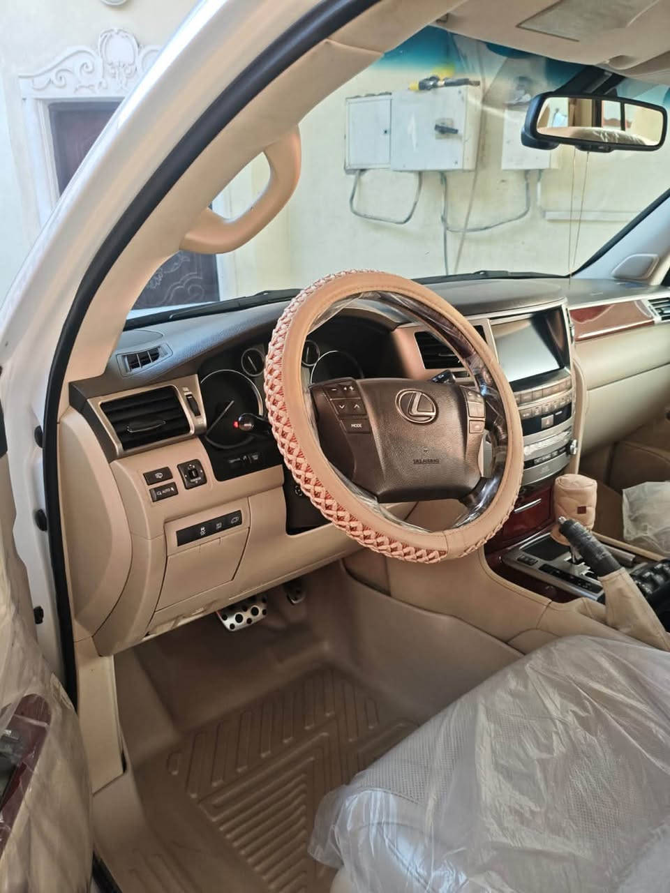 سلام عليكم لاكزز موديل ١٥ سياره وضع شركه ماشيه ٨٤ الف مكان البصره مكلف بنشر ستفسار اتصال ***********
