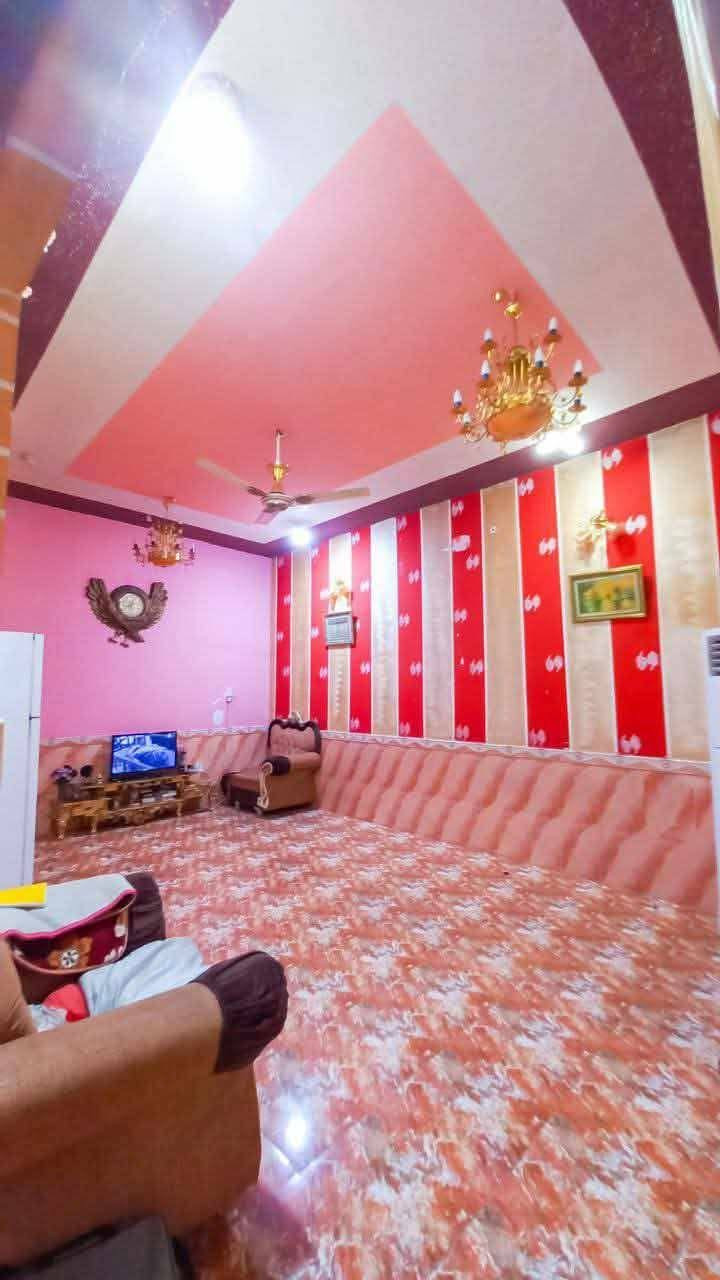 السلام عليكم
بيت طابو صرف  في خور الزبير خلف لشقق لصفر مساحته 250 وبي  مساحه كبيره امام البيت يصلح بيها مشروع البيت بي ثلاث غرف نوم وصاله كبيره وهول وديوانيه ومطبخ وحمامات داخليه وخارجيه سعر البيت 115 مليون وبي مجال استفسار اكثر اتصل واتساب ***********
