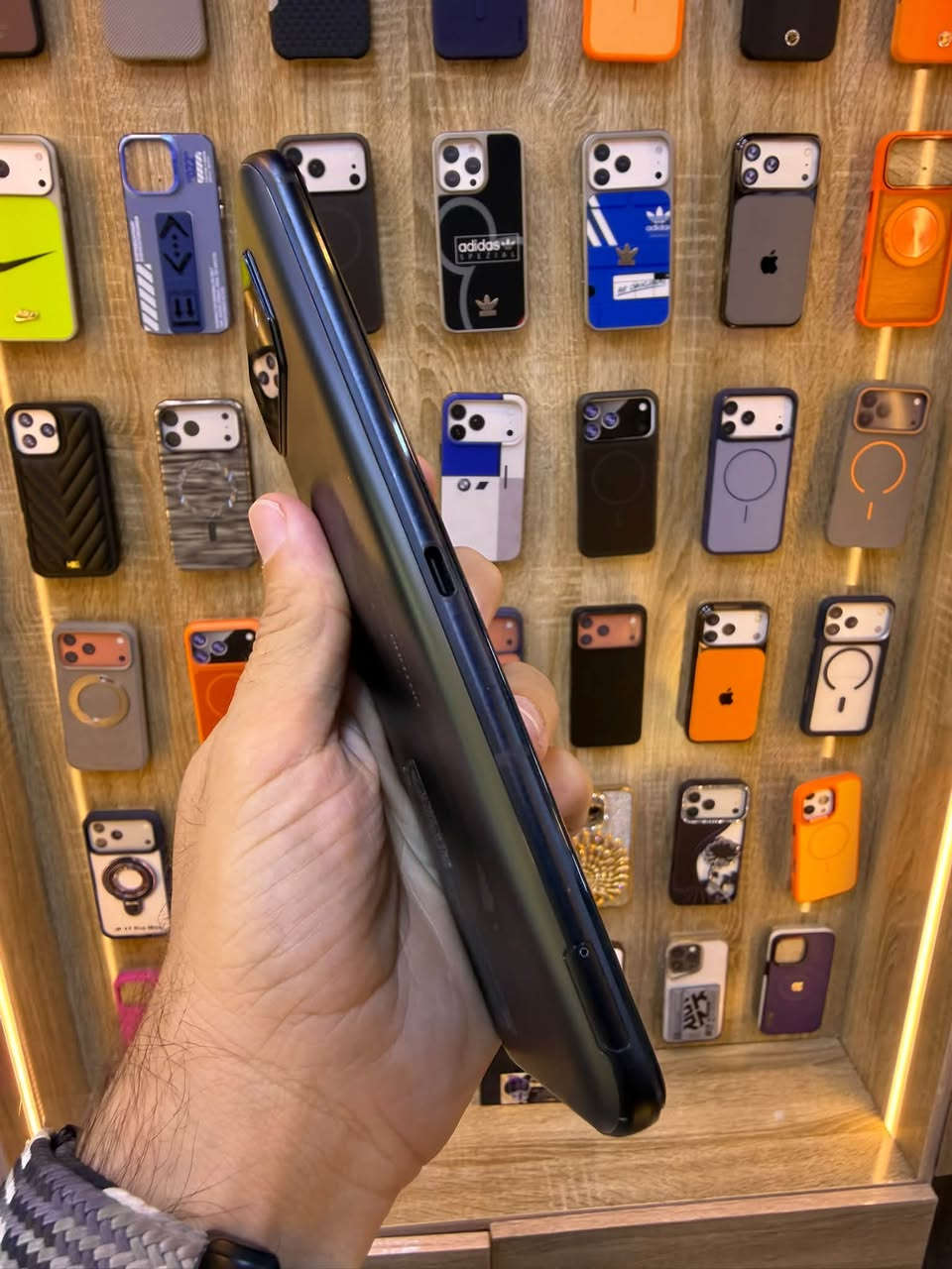🔥 ASUS ROG PHONE 6D 🔥
🎮 وحش الألعاب بأداء قوي وتصميم مميز

💾 الذاكرة: 256GB
✨ الحالة: مستخدم
💰 السعر: 425,000 دينار
السعر 425،000/اسعار ثابتة

📍 متوفر لدى الملك سنتر 👑
***********
