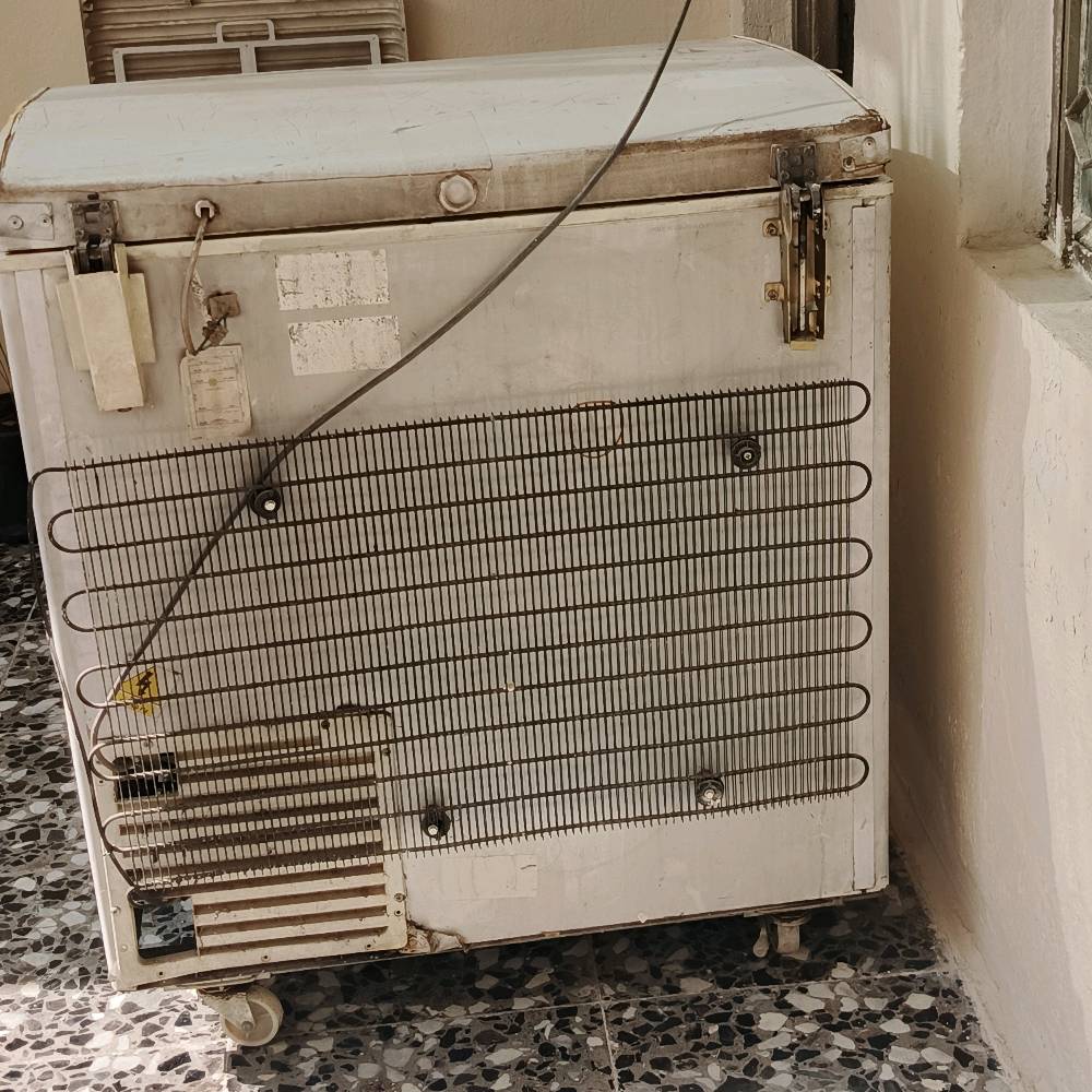مجمدة مضيفة للبيع شغالة ما بيها عطل ضررها بسيط مجرد حرك قيليل موضح بالصورة ويدة ما بيها وصوتها عالي شوي السعر 100وقابل للتفاوض مكانها بغداد مدينة الصدر قطاع ٢١
