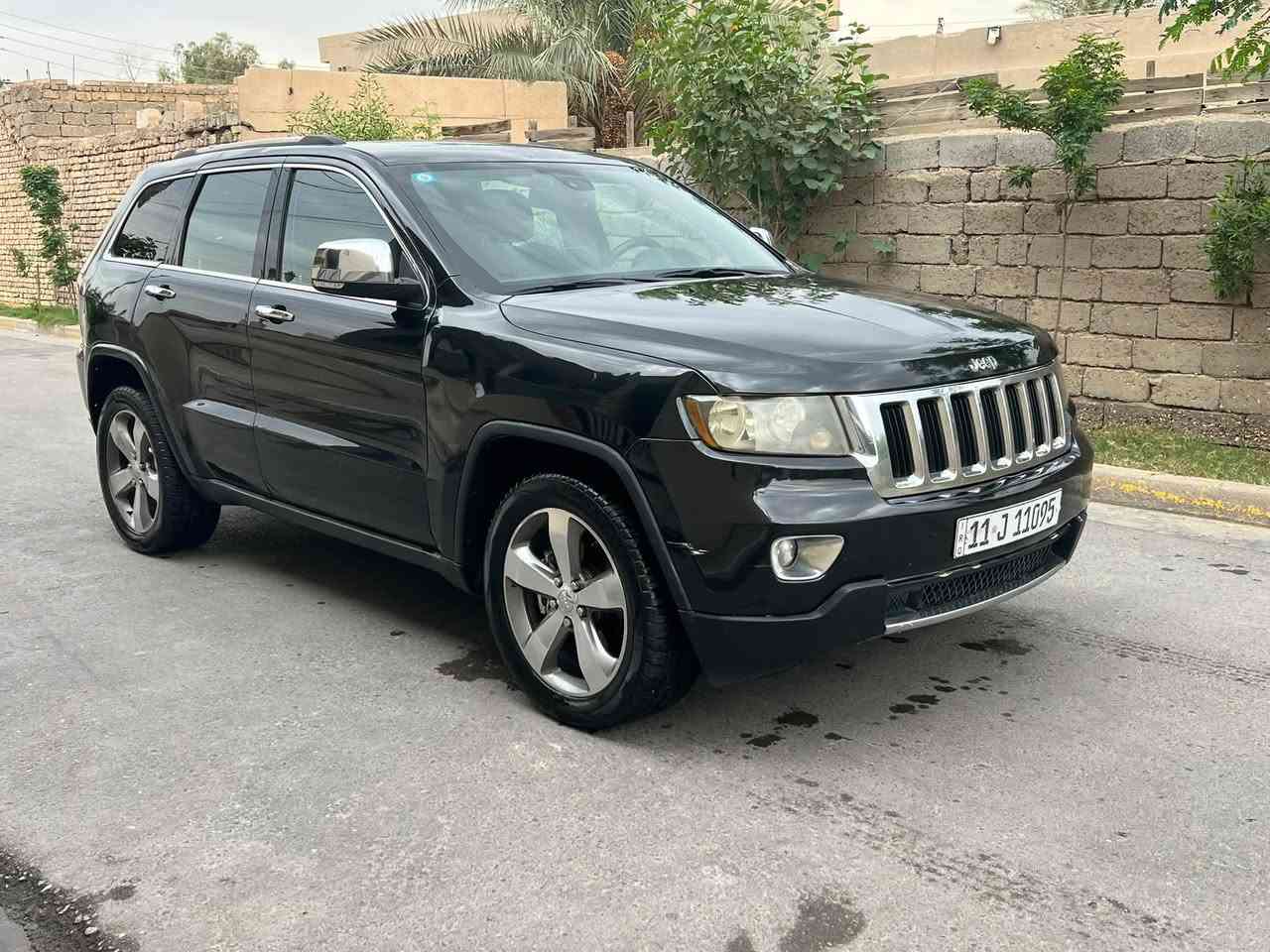 سلام عليكم
جيب امريكي فول مواصفات 1/ 1بدون حادث 
بيه صبغ ٣ قطع ولباقي مكفول ارباك شواصي مكفول
محرك 6سلندر 3600 صدر جديد تخم تاير 
رقم بغداد دولي بسمي سعر ١٢٥مكان سياره بغداد
 ‭***********‬
