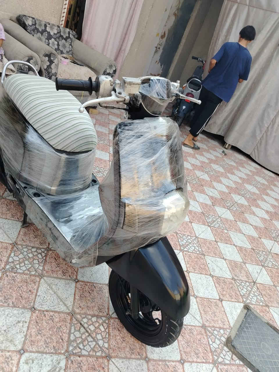 السلام عليكم شباب دراجه للبيع بوليسي جديده مكينه بجيس مامفتوحه دراجه رمبه اقل من شهر من ماخذيها ومحتاج اريد ابيع ماخذها ب1و200الف رقم الهاتف ***********استفستار تريد وتساب وتسال موجود
