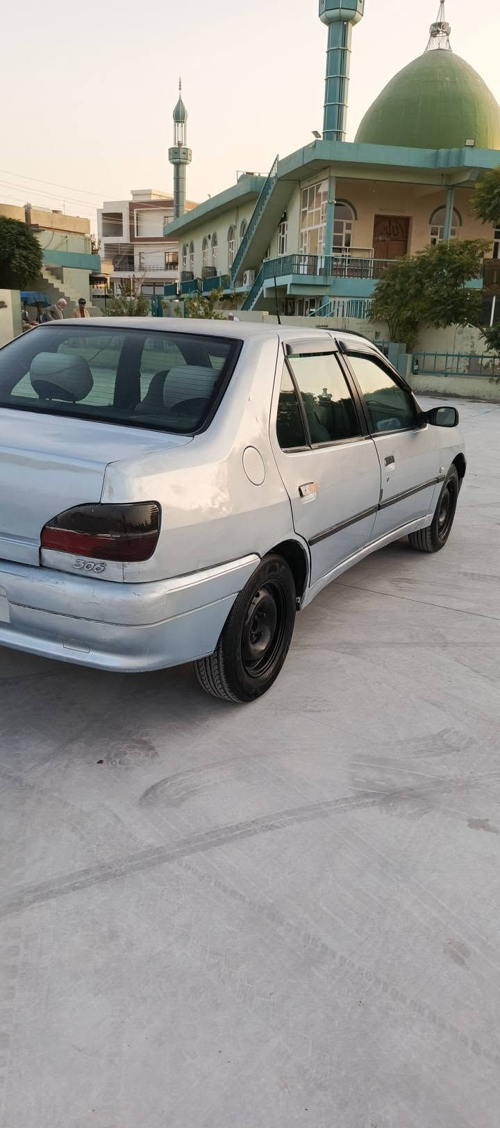 بیجو 306 مودیل 2001
رقم سلیمانیە سنەوییە حتی 2027 جدید 
هزە جدید براد جدید 
سیارە بسمی تحویل مباشر نفس الیوم
محرک Z6 کبیر درجە اولا 
محرک بدلە جدید 
گیرومحرک مزبوت بشرط 
تبریت عل سویچ ثلج 
کاهربایات کیچات لایتات هورن جامات کل شغال 
سیارە بدون صرب بدون معجون بس بونیت وسندق بس پمپ اثر جراد 
ڤیت پمپ بل قایدە بدلە جدید 
ماشاءاللە جوە سیارە هم حلو 
پاتری جدید سلف دیلمو جدید نگرە سلف شغال
سعر 30  ورق 
مکان چم چمال قریب کرکوک
رقم صاحب سیارە ***********
*********** بی واتساپ
