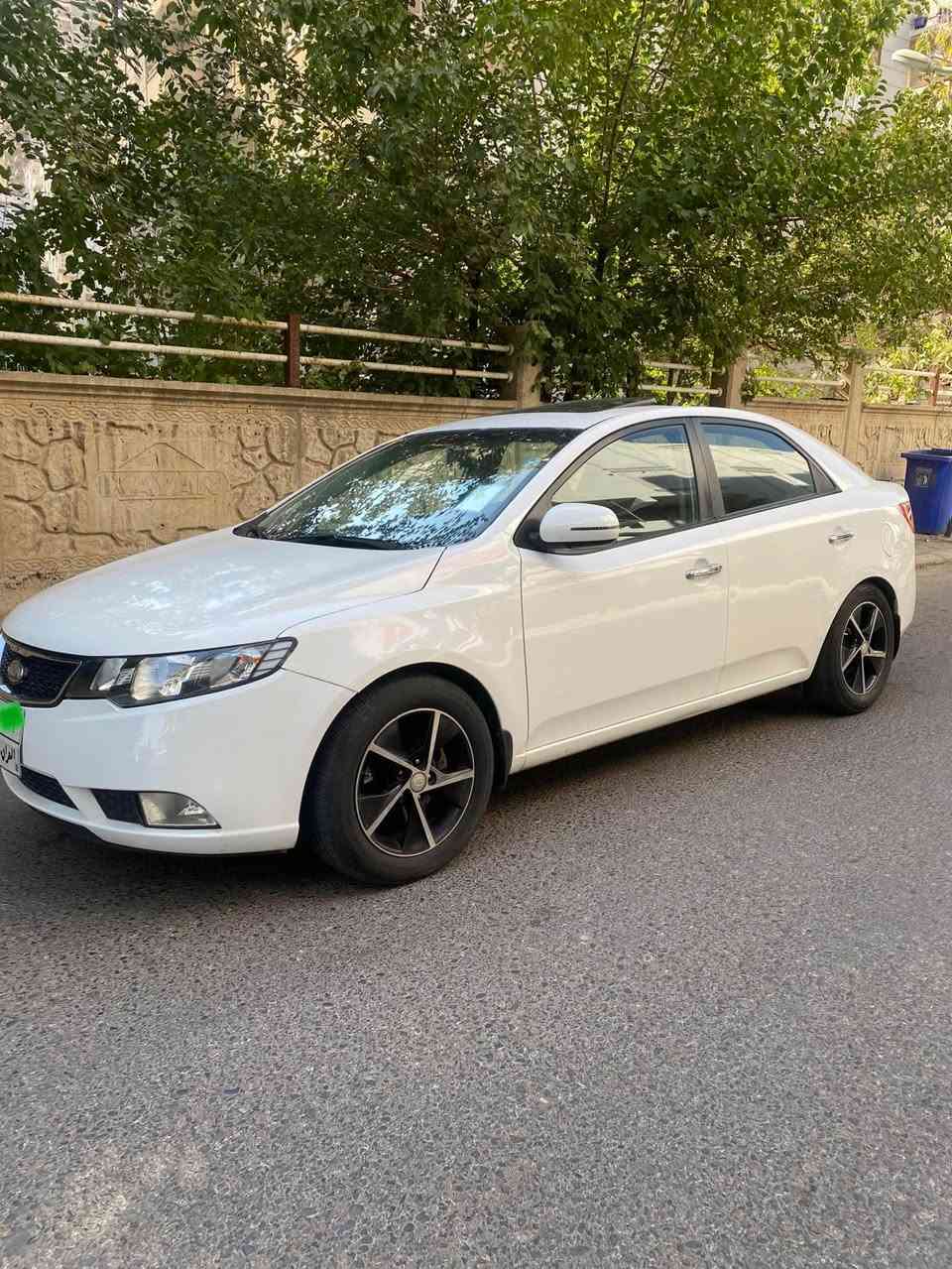 كيا سيراتو ٢٠١٢ خليجي فول واحد على واحد بصمه فتحة سقف شفتات استيرن مرايات شفط تبريد لمس اشاير بلمري كيج حماوة كير ٦ نمرات  حاكيه بلوتوث  محرك ١٦ دوش مامفتوح السيارة وضع شركة بيها باب الخلفي تبديل شركة ونص بوند  بدون اي داخل بشرط هزة وفحص جديد السعر ٩٩ ورقة ***********.    ***********. دهوك, العراق
