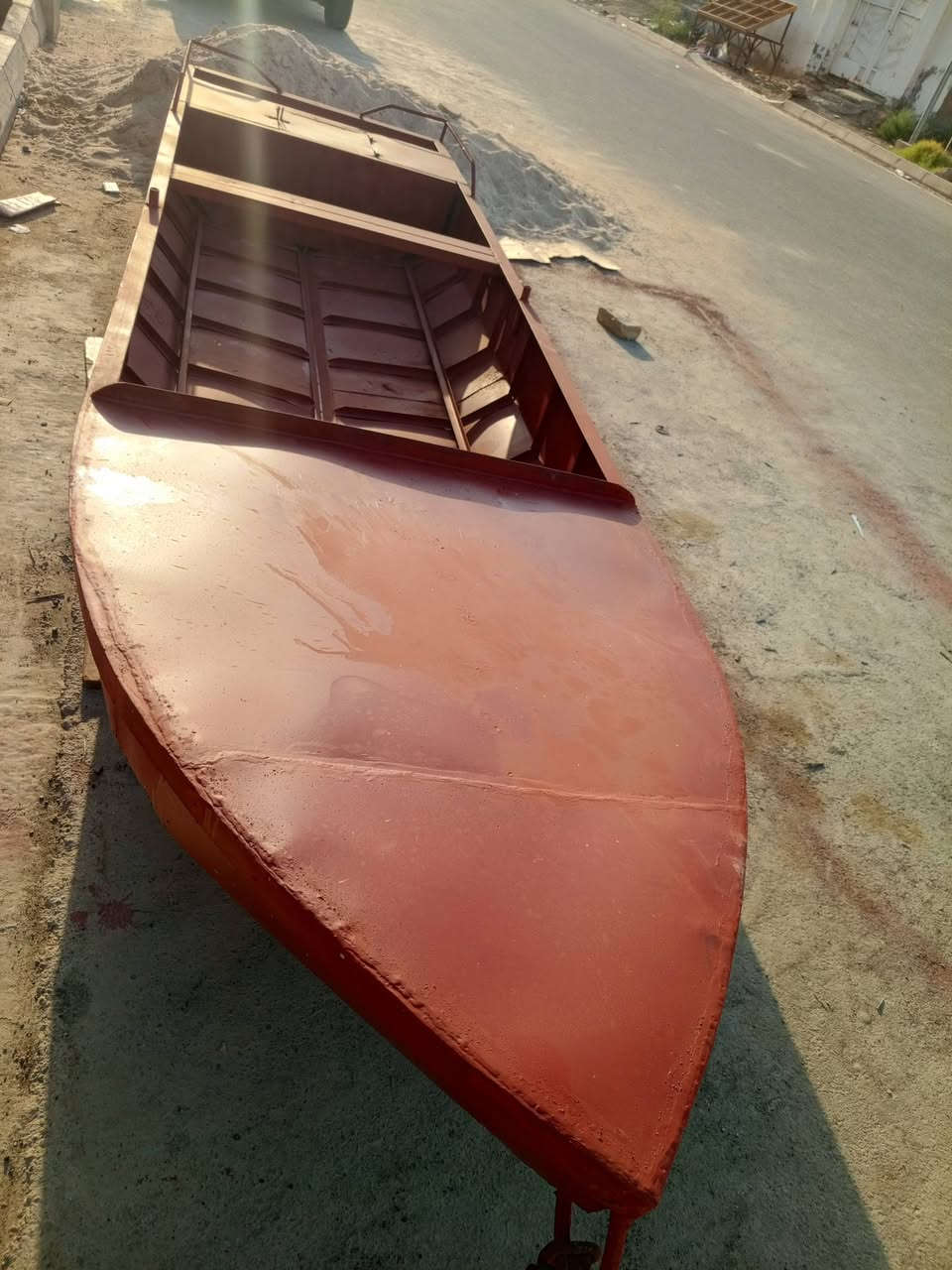 سلام عليكم بالم 4متر و80,س للبيع جديد بليت مليم ونص مغلون معه مكينه يوماهو الاصلي 15حصان مكان واسط الكوت السعر مليون وميه معه المكينه اتصل وبالخدمه ***********
