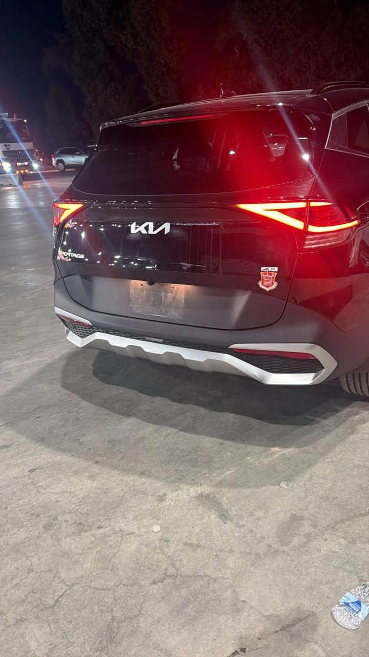 Kia Sportage2025
– مرقم بغداد – داخلية جلد  

المواصفات:

 •نقاط عمياء رادرات جانبيه بالمرايه

 • محرك سعة 2500 

 • بصمة + تشغيل عن بعد

 • كراسي كهرباء مع تدفئة

 • ستيرن تدفئة 

 • شاشة متصلة تدعم Apple CarPlay & Navigation

 • بانوراما

 • تبريد شاشه مناخ منفصل

 • ويل حجم 19 إنج

 • سايدبريك دگمة + أوتو هولد

 • درايف مود (أنماط قيادة)

 • مانع انحدار + مانع انزلاق

 • فول تحكمات ستيرن

 • كامرة دوارة + حساسات 

 • لايت زينون عالي/ناصي + LED ليزري نهاري

 • بك لايت LED

 • المرايا الجانبية كهرباء مع إشارة

الحادث السيارة موجود بلصور 

📍 العنوان: بغداد –  المنصور 

📞 للتواصل: ***********
