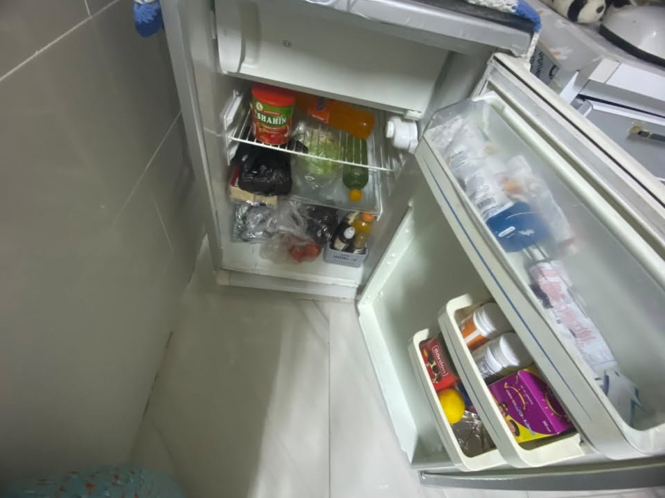 ثلاجة ٦ قدم للبيع نضيف سعرة ١٠٠و بي مجال قليل كركوك روناكي ***********
