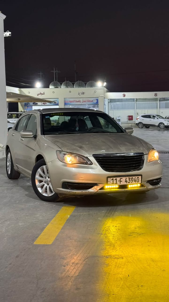 السلام عليكم
كلايسر c200 
 
موديل 14 دخول كلين هنا بيه رشات
مكينه كير جدد
حداديه تخم تاير جاهزه 
للبيع او الامراوس 
سعر 72 وبيه مجال 
مكاني كوت مركز 
***********
