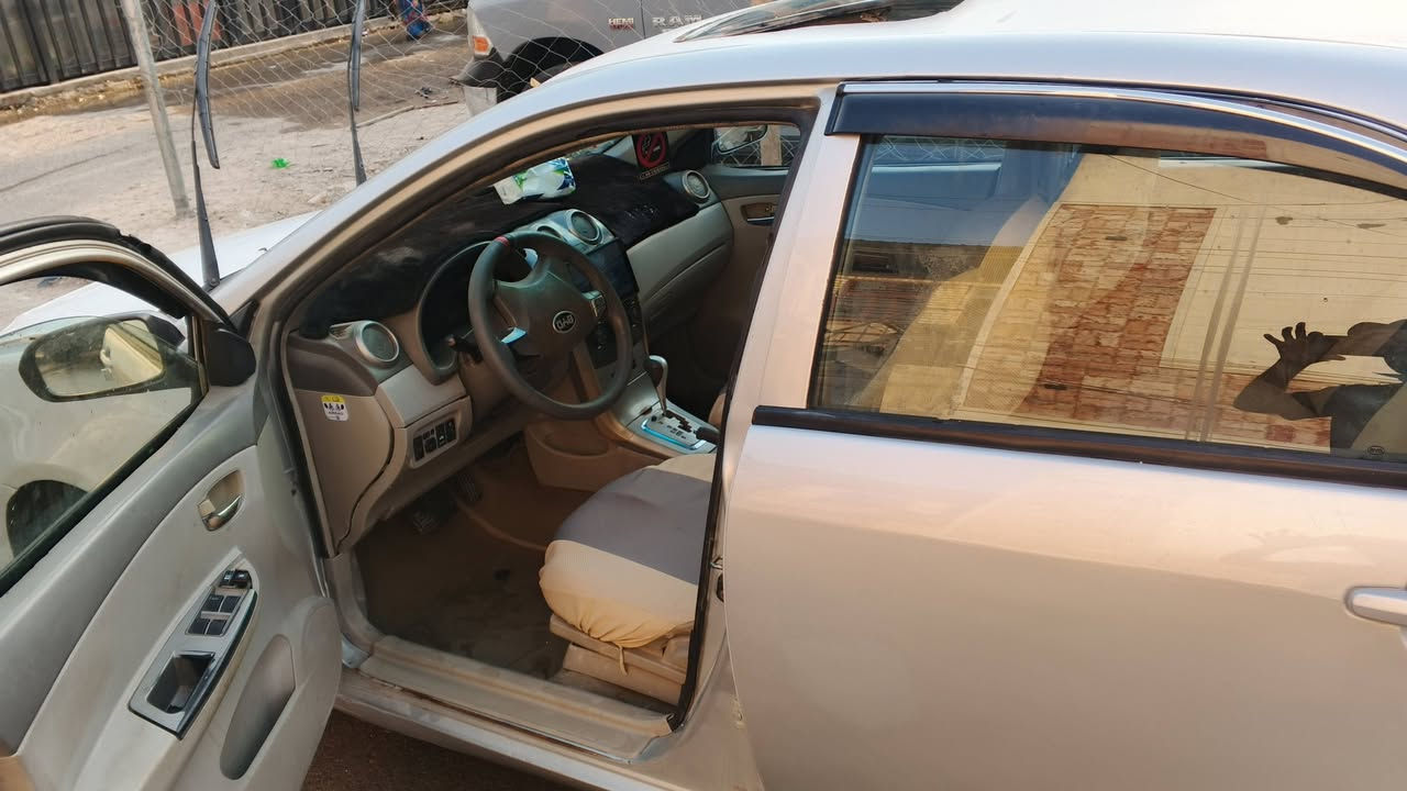 سلام وعليكم البيع جي ثري
السياره مبدل بيها بس باب  تبريد شغل كهربائيا كلها شغاله
بصمه السياره  موديل 13 بيها نقص  مشط استيرن
السعر 45وبيها مجال بسيط
الرقم ***********
المكان بغداد حي الجهاد
