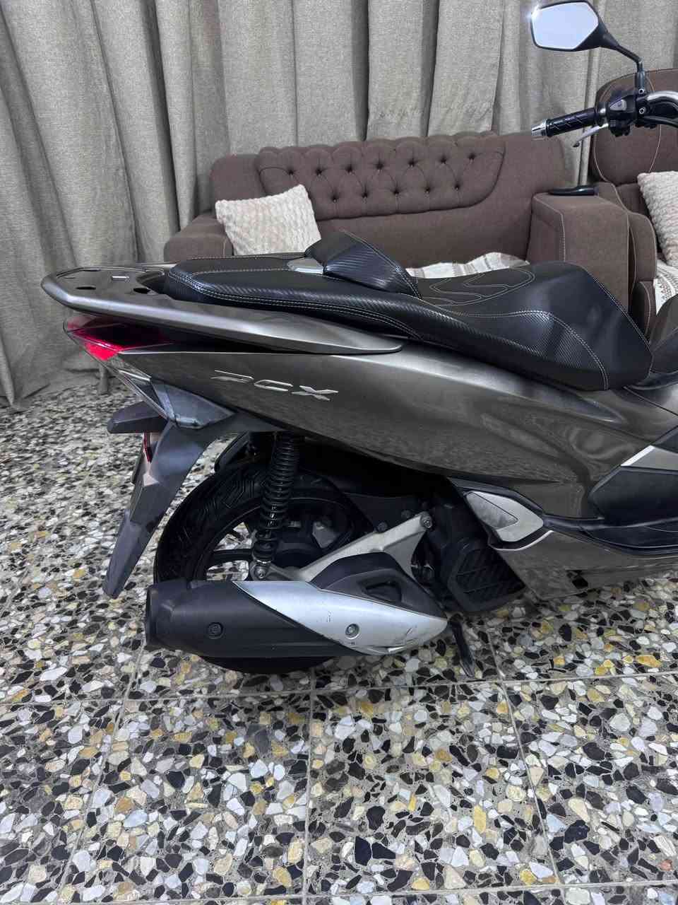 سلام عليكم PCX جيل الثالث ياباني
 نازله من المعرض قبل شهرين 
ابيعلك عله صور مزاد اليابان 
الدراجه بحاله الوكاله وياها منفيسهة وكتلوكاتهة 
وبيه شاشه كاربلي الدراجه ولا غلطه كفاله حته من الطسه
حساس ازدحام✅
حساس ستان ✅
الدراجه كفاله من التاير للتاير اي نقص مابيه  
وشرط الضمان ✅
مكاني الامين الثانيه شراي اتصل*********** 📞

نص مكتوب في الصور:
- Cost calculation
- Price in yen
- 214 .000 ¥
- Finish price in yen
- 000 000 ¥
- Calculate
- Overall rating
- 5
- Year of registration
- 2018
- Mileage
- 25 247 km
- Displacement
- 125 cc
- Frame
- JF81-1030135
- Engine number
- JF81E-5030122
- Color
- gun-metal
- Average price
- 237 000 ¥
- 197 068 ¥
- Auction comment
- 各所変色大。外装仕上げ油。
- Similar sales
- Rank 5 bikes Monthly Sales
- Data Sold 28 bikes in the
- range of ¥184,000 to
- ¥242,000
- Sales statistics
- Previously sold?
- 5/7
- Motorcycle photo