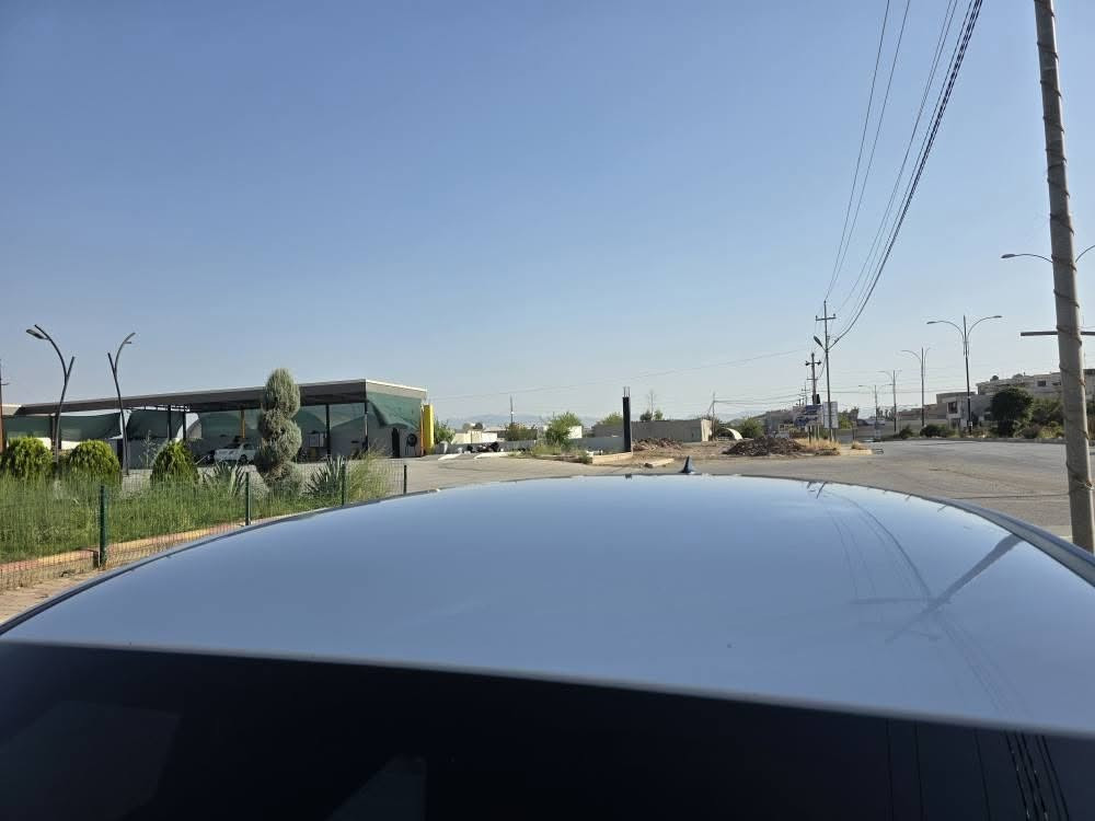 فۆرد ئیسکەیپ 2022 فولی بێ سڵاید هەموو شتی لەسەر بیلادی ماوەتەوە تازە کامل سێرڤس کراوە و پێشی کامل تووند کراوەتەوە٫ 
سەیارەرەکە بێ بۆیاغەو قەترەی بۆیاغی نیە بەشەرت.
سێ پستۆنی تۆڕبۆیە و دەبڵ ئەکسلە
سەیارەیەکی تا بڵێی ئیقتسادی کەم مەسرووفە.
گێڕ و مەکینە و دەبڵ ئەکسلی بەشەرتی ١٠ فیتەر ٫
ڕەقەم و سەنەوی تازەیە و تەحویل و وەکالە بەشەرت
مواسەفات؛
گێڕ ماوس
برێک بەسمە
تەبریت دەبڵ زۆن
٥ مۆد لێخوڕێن
کوشن هیتەر
سووکان هیتەر 
تەبریت مەرکەزی
سندووق شەفت 
ڕادار
ناو زەرد.

سەیارەکە لۆک ماوەتەوە و تەنانەت تایەکانیشی بیلادین.
نرخی 140 گەڵاو مەجالێکی کەم 
ڕەقەم تەلەفۆن
***********
*********** رانية, السليمانية
