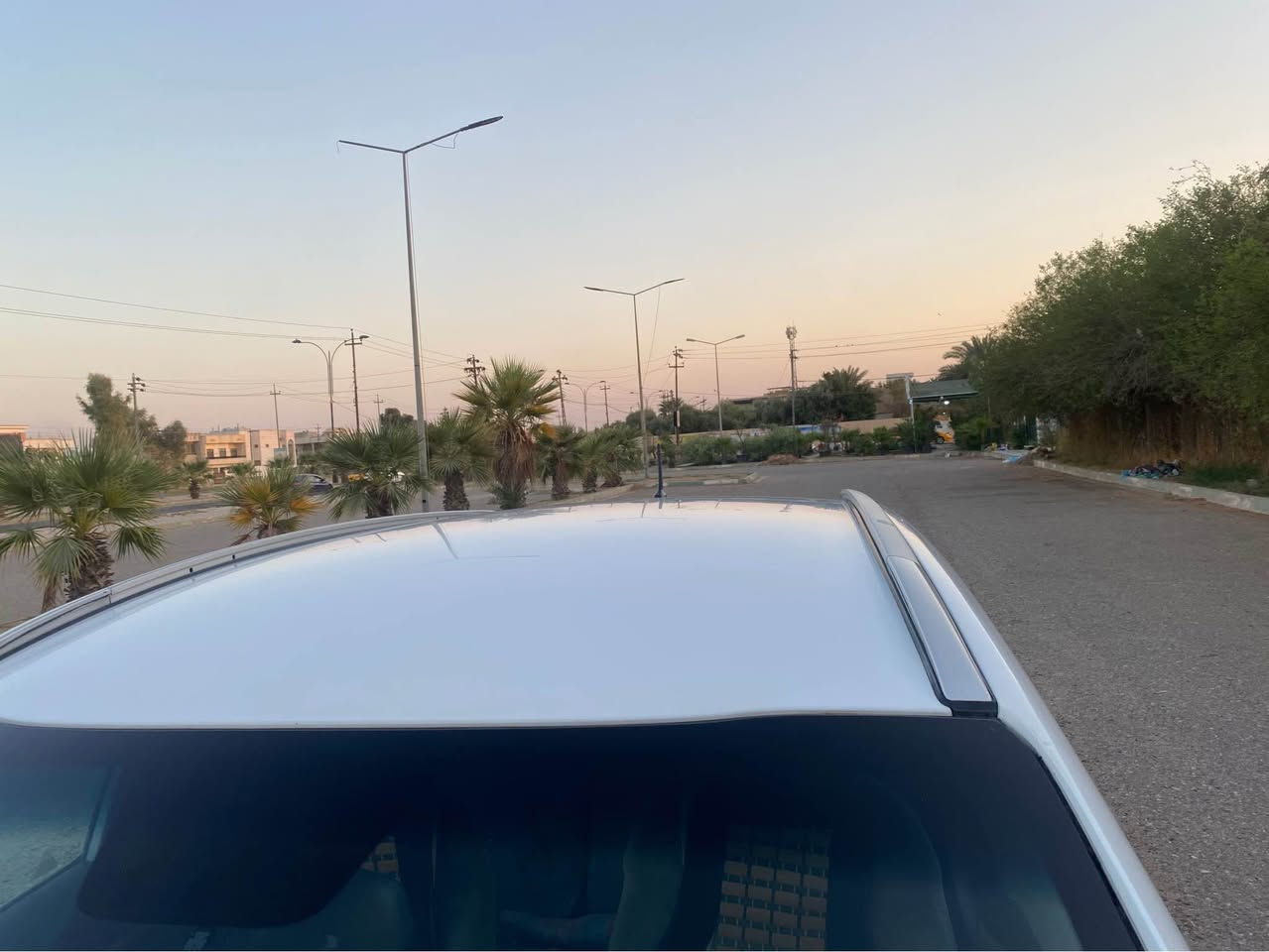 سيارة كيا كارينز موديل ٢٠١٤ ، خليجية من الشركة يمي مكفولة، فقط بيها ١٠ سم بالجاملغ الامامي عالبارد، سيارة فول عدا البصمة ، محرك ٢٠٠٠ دوش، حساس خلفي، تحكم ستيرن، تبريد قطعتين ثلج ،سبعة راكب،  رقم أربيل، مكان السيارة كركوك .
سيارة جاهزة من كل شي ، السيارة ماتحتاج مصرف دينار واحد . 
ماشية ١٥٩٠٠٠ كم . 
السعر ١٤٥ ورقة . 
رقم الموبايل *********** ديبيس, كركوك
