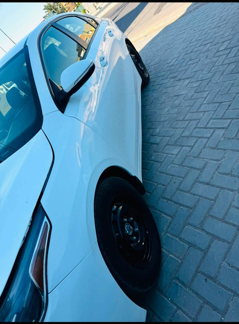 سلام عليكم 
كيه فورتي موديل 2020 
ماشيه 99 mi 
كير محمور ايتي 
حادثهة في امريكا بنيد فقط ودعاميه شاصي ولغود مكفولات 
وب العراق باب وجاملغ جهة سايق ونفسهن مصلحات وسياره ليبل واحد 
تخم تاير جديد 
صدر جديد 
زرع عدسات ايل اي دي زنون 
ملاحضه 
المكينه مبدلهة جديده على يدي صار شهر من بدلت مكينه وممفتوح برغي بيهة مكفوله وتحت ضمان بعدهي 5 سنوات 
رقم الهاتف /***********
العنوان / بغداد حي العامل 
سياره مال جناي مو بياع شراي 
السعر 120 وبيهة مجال بسيط
