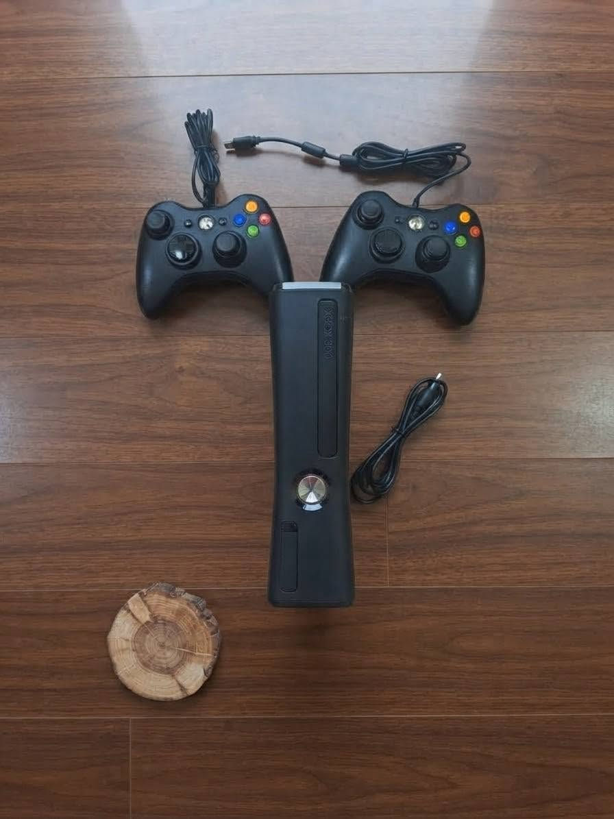 فرصة ذهبية لعشاق الترتيب والألعاب الأسطورية.. Xbox 360 Slim  95%! 🔥
إذا تدور جهاز نظيف، جاهز، ومخدم بشكل كامل بدون أي نقص.. العرض هذا الك! الجهاز محافظ عليه بعناية فائقة، نظافة عالية كلش.وشغال بصورة ممتازة.
🎮 محتويات الجهاز والالعاب القوية الموجودة بداخلة:
مكتبة ضخمة تضم أكثر من 140 لعبة منوعة تشمل أقوى وأضخم العناوين لتلعب براحتك.
👑 GTA V (قراند 5) 
 الأسطورية بأحلى أداء.
⚽ FIFA 19 & FIFA 18 لعشاق الحماس والمباريات القوية.
⚽ PES 2018 & PES 2016 لعيون محبي البيس والاجزاء الممتازة.
🥊 Tekken Tag لتحديات القتال الحماسية بين الأصدقاء.
🏫 Bully والعديد من الألعاب العالمية والممتعة الثانية (مثل الأكشن والمغامرات) اللي ما تنمل نهائياً!
📦 تفاصيل العرض:
الملحقات: الجهاز يجي وياها 2 أيدي تحكم جاهزة للعب الثنائي.
النظافة: 95% (الجهاز نظيف ومحافظ عليه).
السعر: 150 ألف  (سعر مناسب جداً مقارنة بالنظافة وحجم الألعاب الضخمة الموجودة بالجهاز).
📍 مكان التواجد: [ العراق / الانبار/الفلوجه/الجغيفي الثانية]
📞 للاستفسار والتواصل: يرجى مراسلة الخاص أو الاتصال على: [***********]

نص مكتوب في الصور:
- XBOX 360