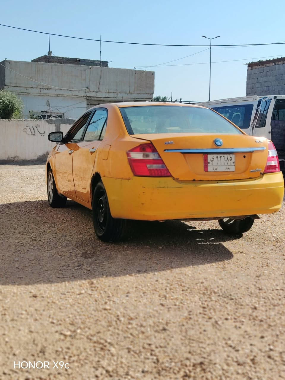 سلام عليكم سياره جيلي موبل مديل 13 سياره مكينه وكير كورله تخم تاير الستفسار عل رقم ***********
